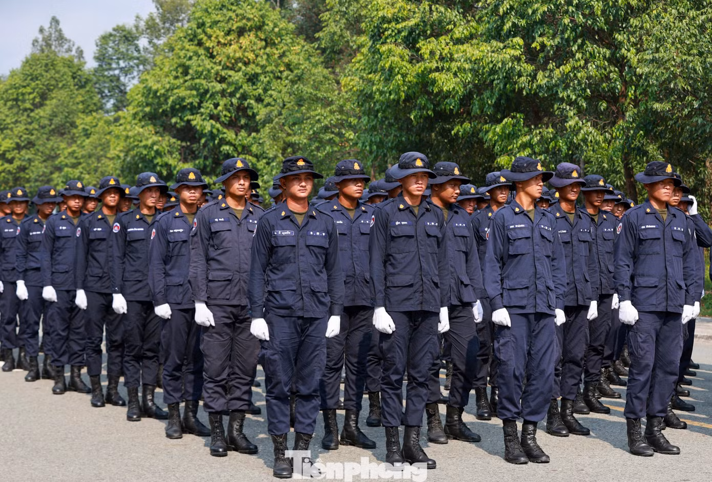 Quân đội Lào, Campuchia tập luyện để tham gia diễu binh theo lời mời của Bộ Quốc phòng Việt Nam.