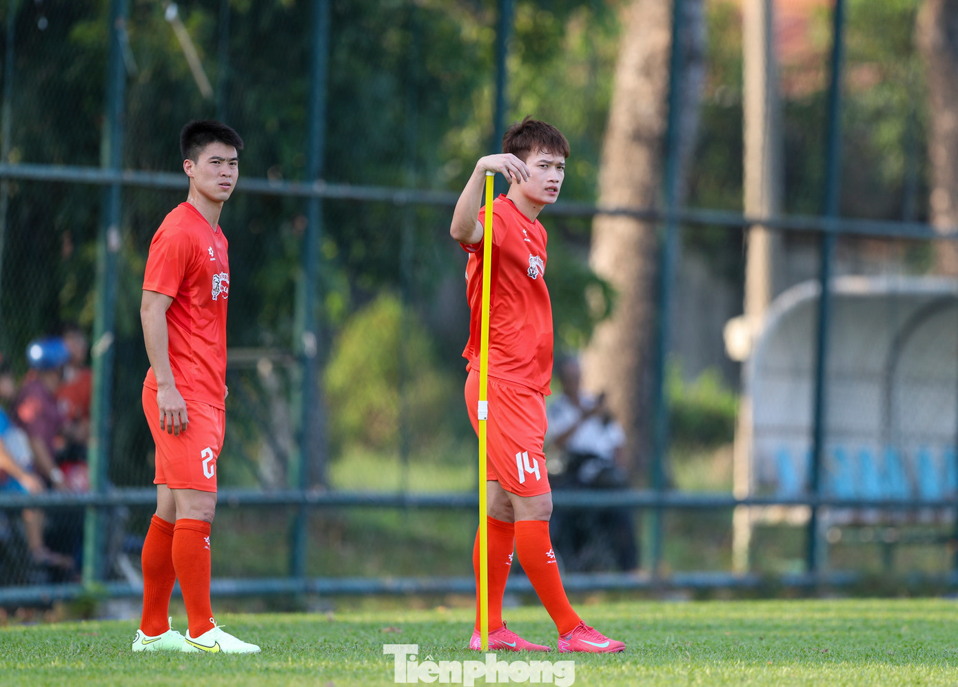 Thầy trò HLV Kim Sang-sik sẽ có khoảng thời gian 1 tuần rèn quân, trước khi có trận đấu “thử lửa” với ĐT Campuchia vào ngày 19/3 và ĐT Lào vào ngày 25/3. Thầy trò HLV Kim Sang-sik sẽ có khoảng thời gian 1 tuần rèn quân, trước khi có trận đấu “thử lửa” với ĐT Campuchia vào ngày 19/3 và ĐT Lào vào ngày 25/3.