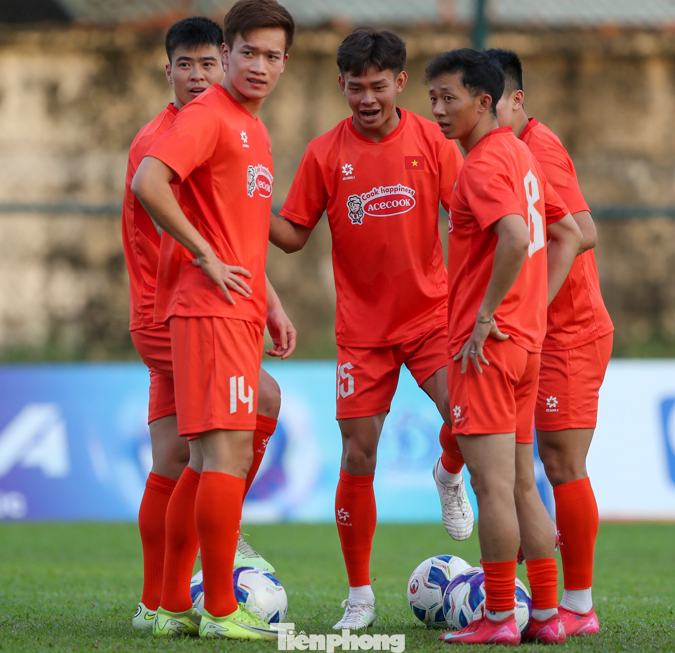 Đội bóng của HLV Kim Sang-sik (người Hàn Quốc) sẽ khởi đầu chiến dịch vòng loại giải châu Á bằng trận đấu với đội tuyển Lào vào ngày 25/3. Trước đó, vào ngày 19/3, đội tuyển Việt Nam sẽ có trận giao hữu với đội tuyển Campuchia.