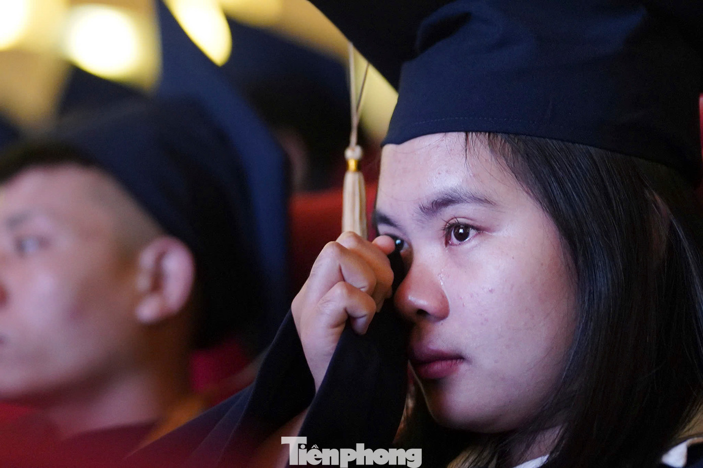 Chia sẻ của các sinh viên đã khiến hội trường lặng xuống. Nhiều sinh viên đã rơi nước mắt.