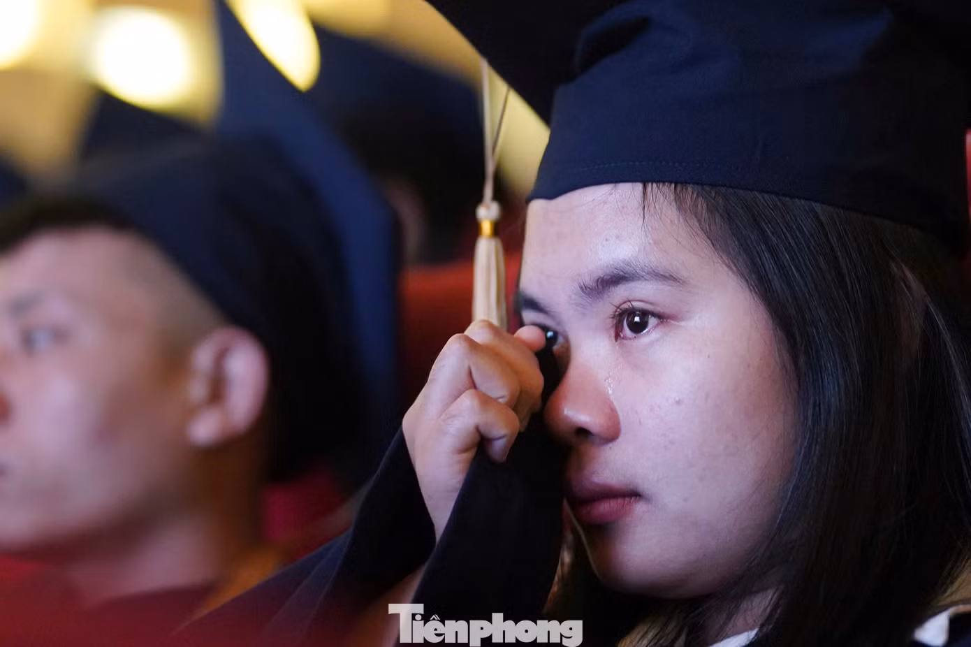Chia sẻ của các sinh viên đã khiến hội trường lặng xuống. Nhiều sinh viên đã rơi nước mắt.
