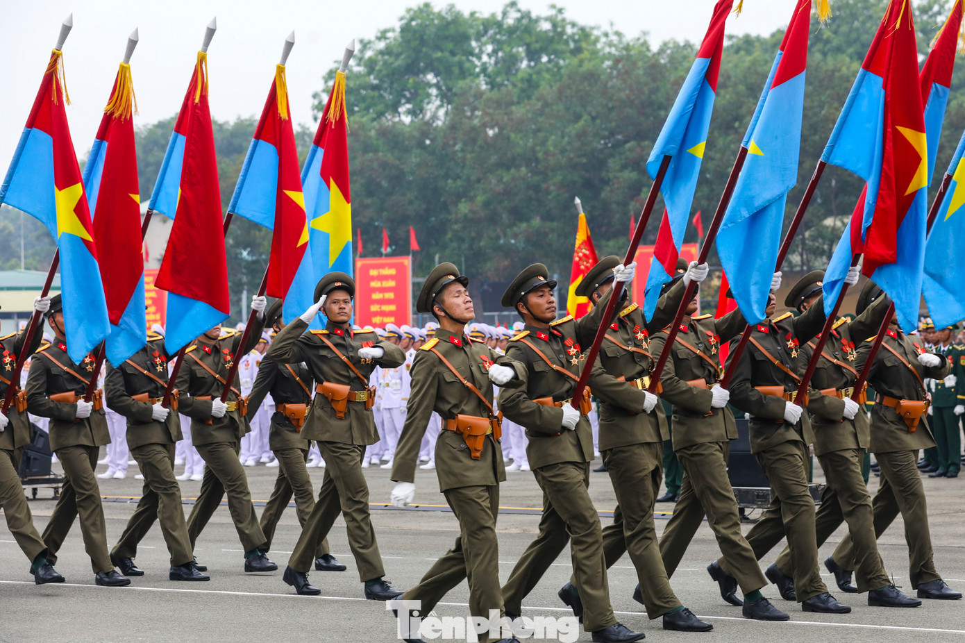 Tham gia lễ diễu binh, diễu hành bao gồm 38 khối của lực lượng vũ trang do Bộ Quốc phòng và Bộ Công an phối hợp thực hiện.