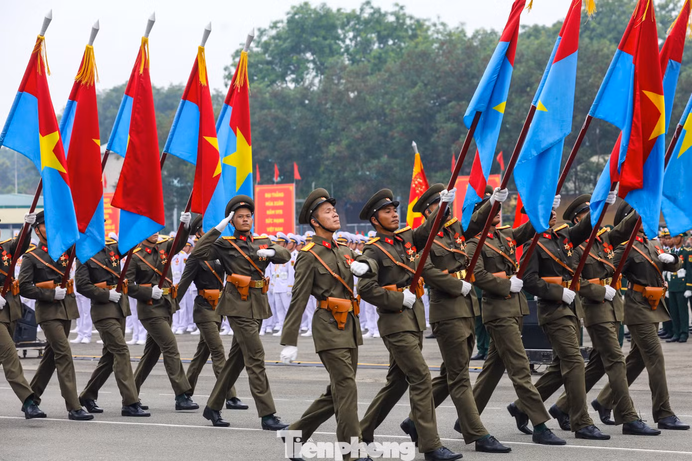 Tham gia lễ diễu binh, diễu hành bao gồm 38 khối của lực lượng vũ trang do Bộ Quốc phòng và Bộ Công an phối hợp thực hiện.