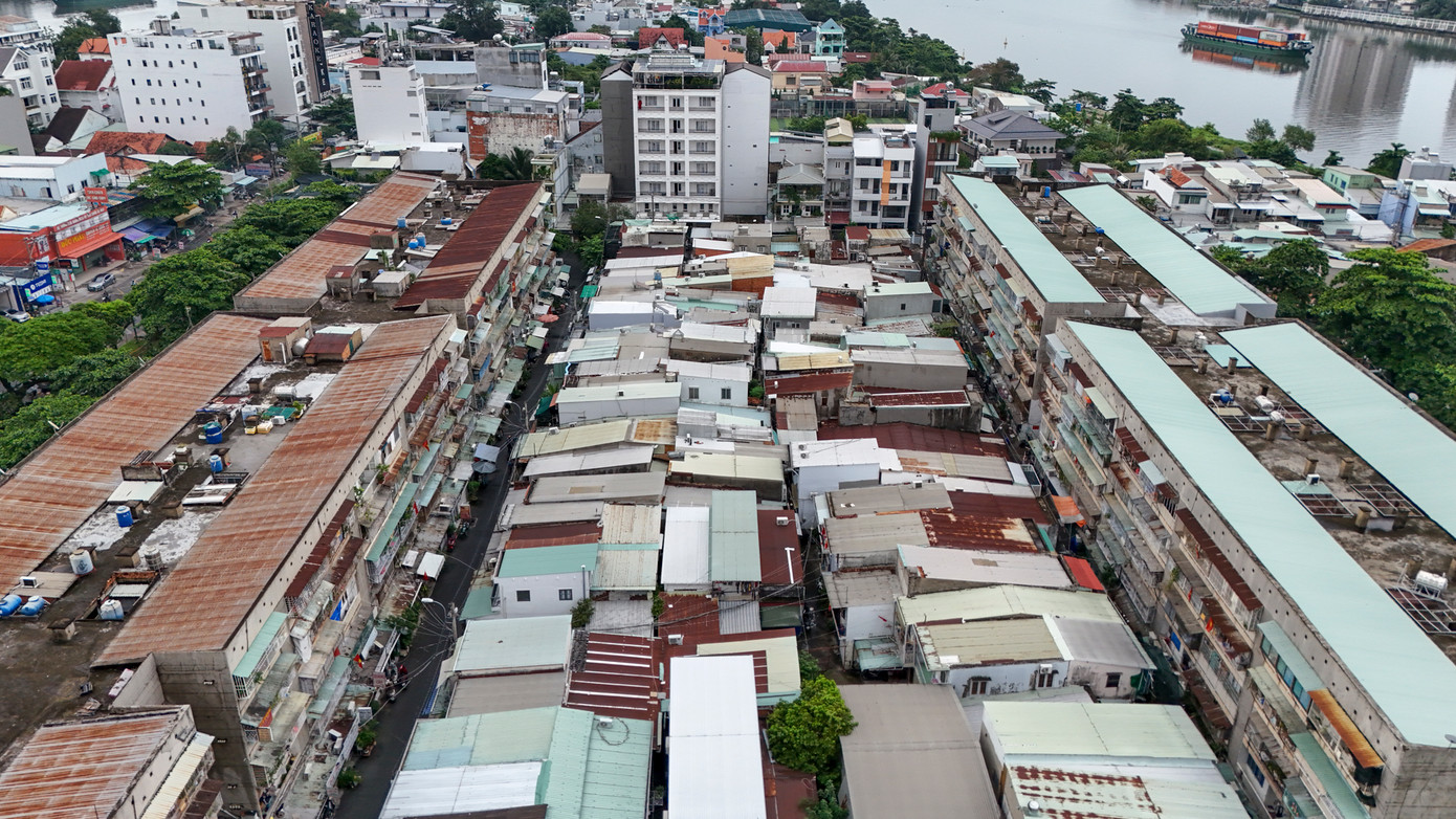 Do vướng quy hoạch treo, hạ tầng khu vực không được cải tạo, khiến nhà cửa ngày càng xuống cấp nghiêm trọng.