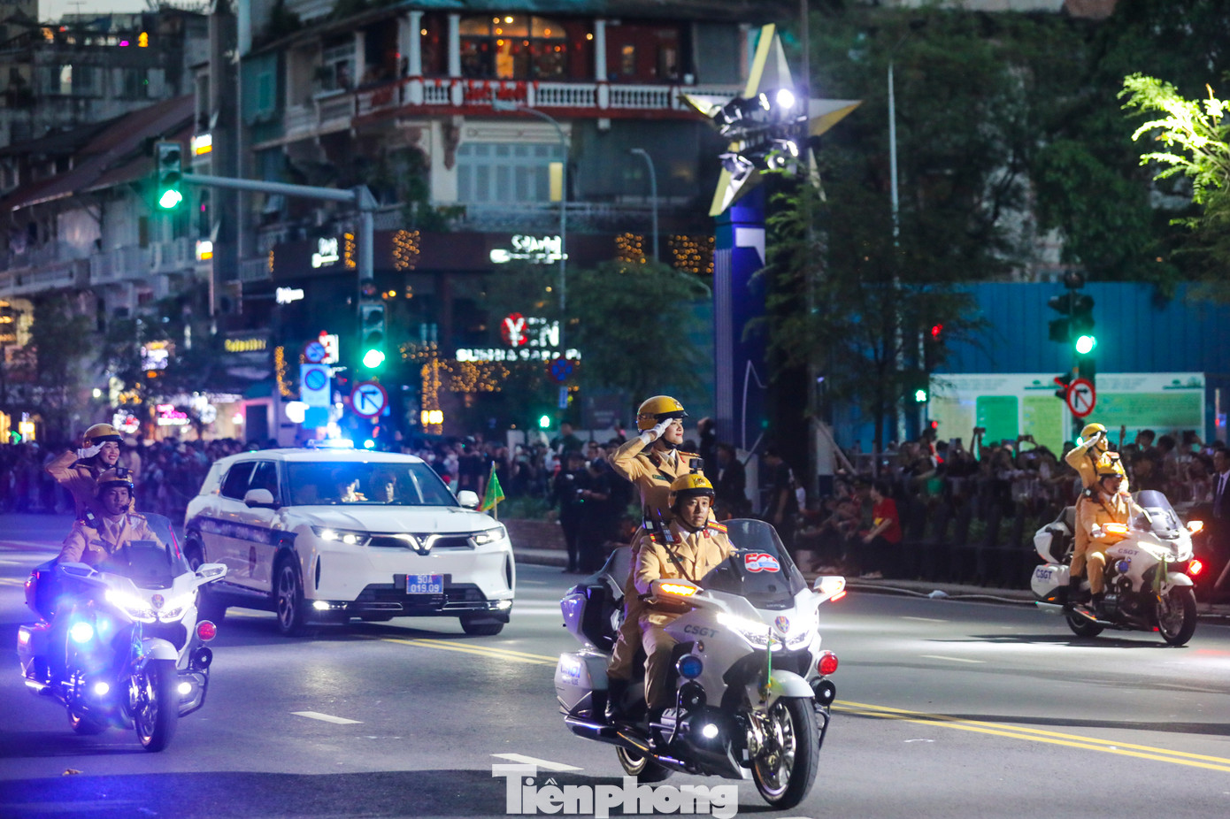 Chương trình "Vinh quang Công an nhân dân Việt Nam" là sự kiện trọng điểm do Bộ Công an tổ chức, diễn ra từ ngày 6 đến 8/6, tại phố đi bộ Nguyễn Huệ, TPHCM, với nhiều hoạt động đặc sắc.
