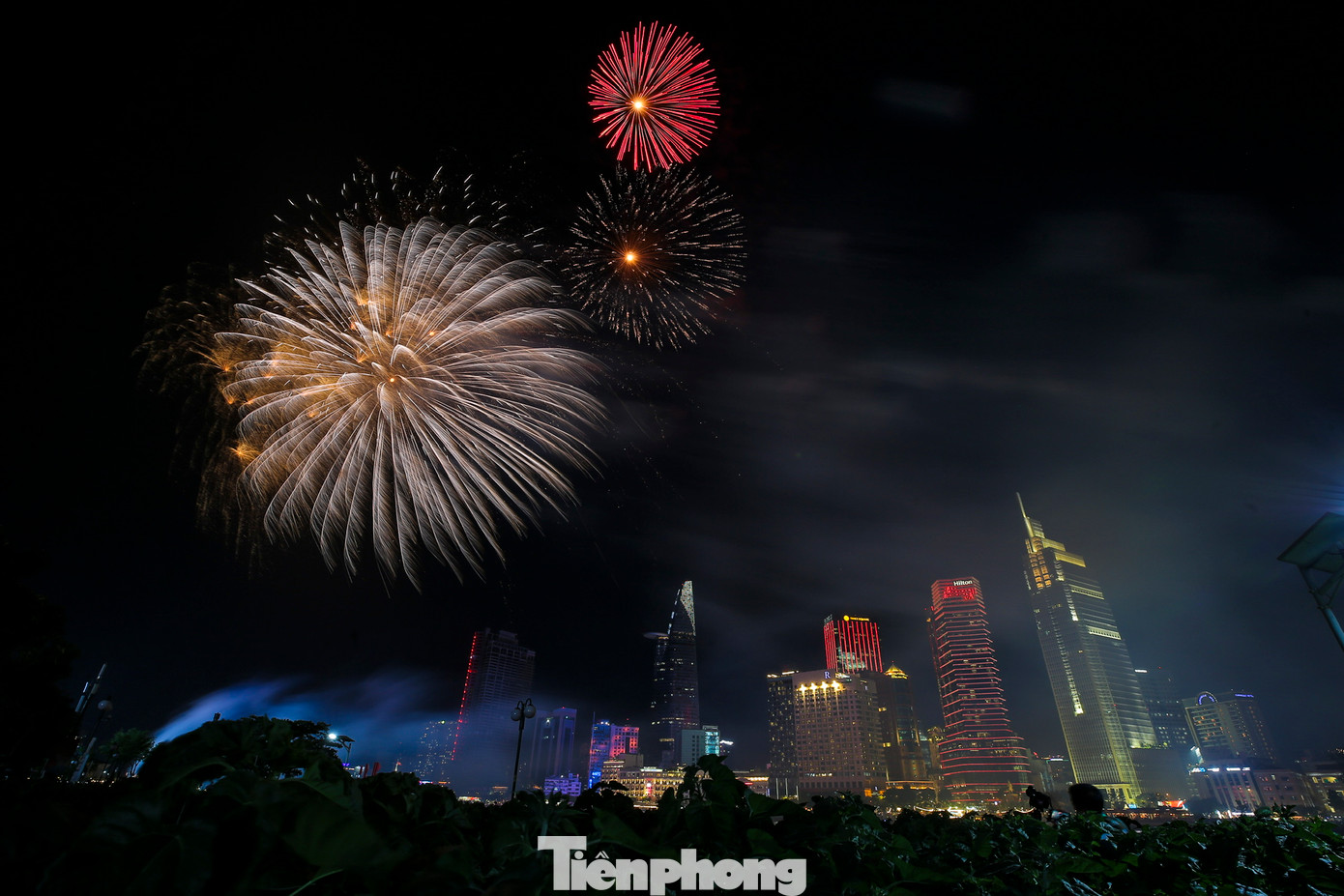 Màn bắn pháo hoa tầm cao do Trung tâm Văn hóa và Triển lãm TPHCM phối hợp với bộ phận chuyên môn, Bộ Tư lệnh TPHCM và các cơ quan, đơn vị liên quan thực hiện.