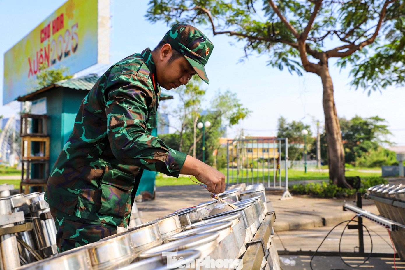 Điểm bắn tại đầu đường hầm vượt sông Sài Gòn (hầm Thủ Thiêm) có 1.500 giàn pháo tầm cao, 30 giàn tầm thấp và một số hỏa thuật. Điểm bắn tại đầu đường hầm vượt sông Sài Gòn (hầm Thủ Thiêm) có 1.500 giàn pháo tầm cao, 30 giàn tầm thấp và một số hỏa thuật.