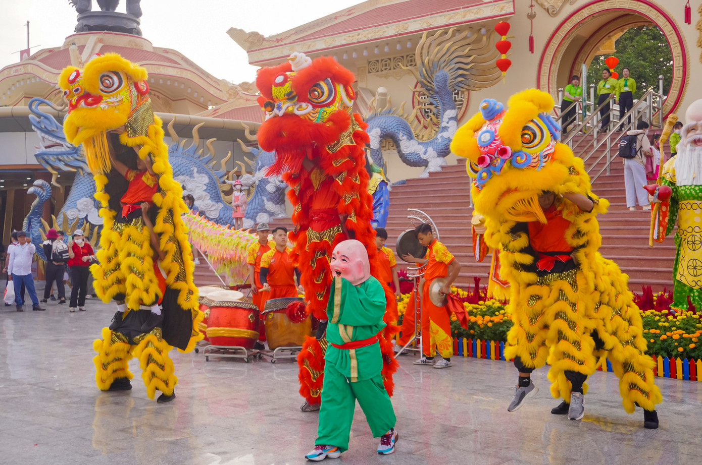 Chào Xuân Ất Tỵ 2025, Khu du lịch Văn hóa Suối Tiên khoác lên mình diện mạo mới tưng bừng chào đón du khách trong và ngoài nước đến trẩy hội mùa xuân. Chào Xuân Ất Tỵ 2025, Khu du lịch Văn hóa Suối Tiên khoác lên mình diện mạo mới tưng bừng chào đón du khách trong và ngoài nước đến trẩy hội mùa xuân.