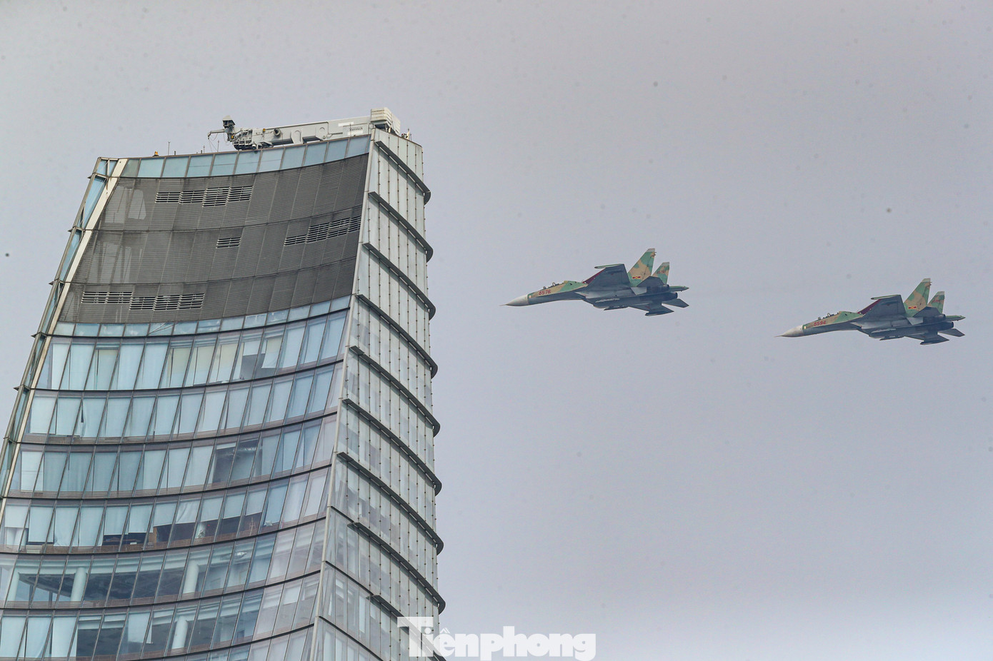 Theo kế hoạch, tiêm kích sẽ tập luyện thả bẫy nhiệt dọc bờ sông Sài Gòn, trước công viên Bến Bạch Đằng (quận 1) vào sáng 25 và 27/4, trước khi trình diễn chính thức ngày 30/4.