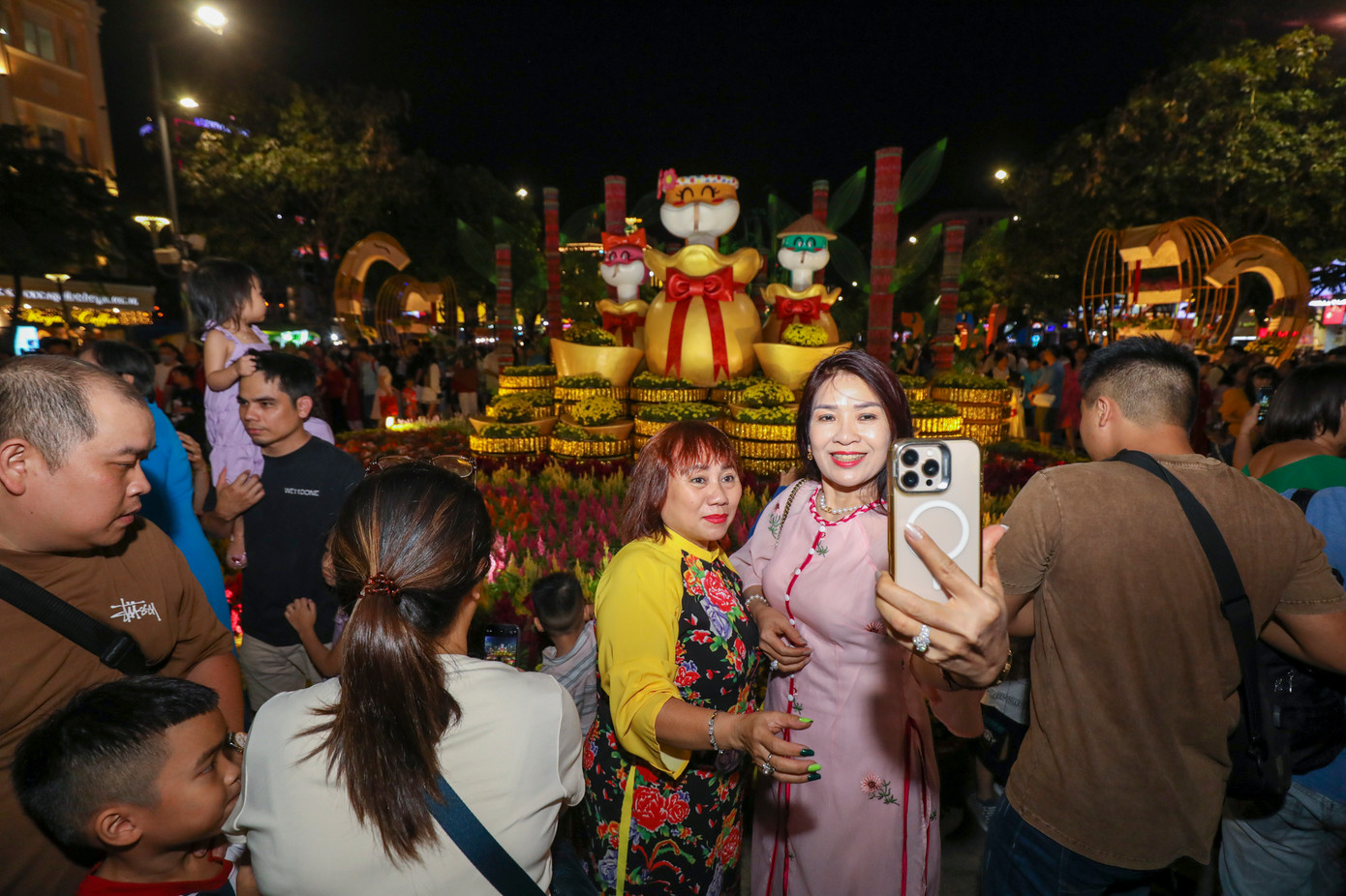 Thời tiết mát mẻ rất phù hợp với không khí du xuân, thưởng lãm hoa.