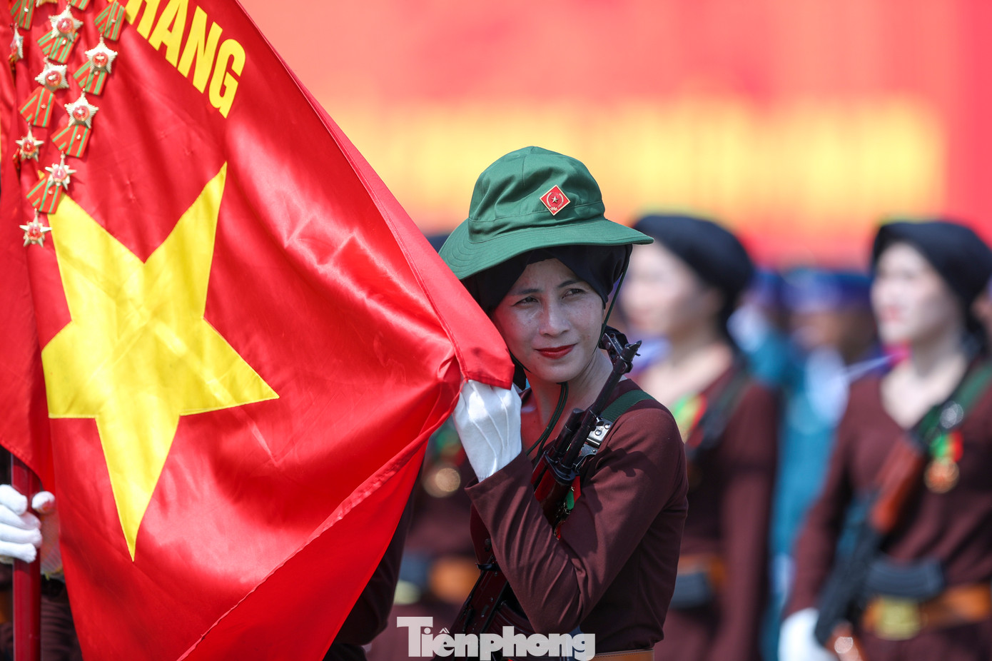 Tiết trời ở miền Nam nắng như đổ lửa trong những ngày tháng 4.