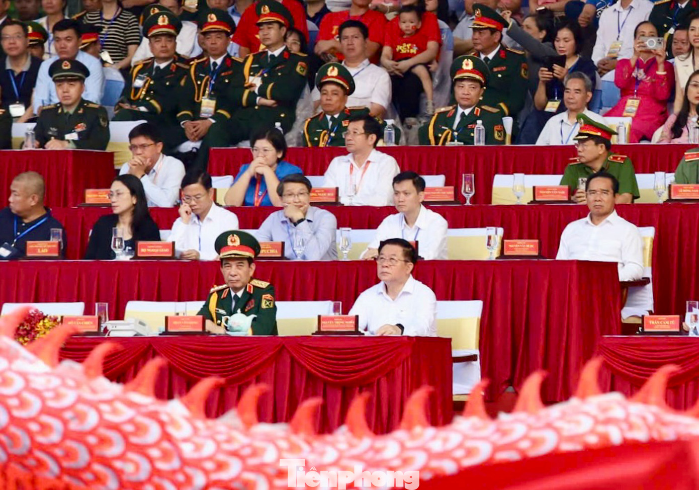 Đúng 6h30, buổi tổng duyệt diễu binh, diễu hành chuẩn bị Lễ Kỷ niệm 50 năm Ngày Giải phóng miền Nam, Thống nhất đất nước bắt đầu.