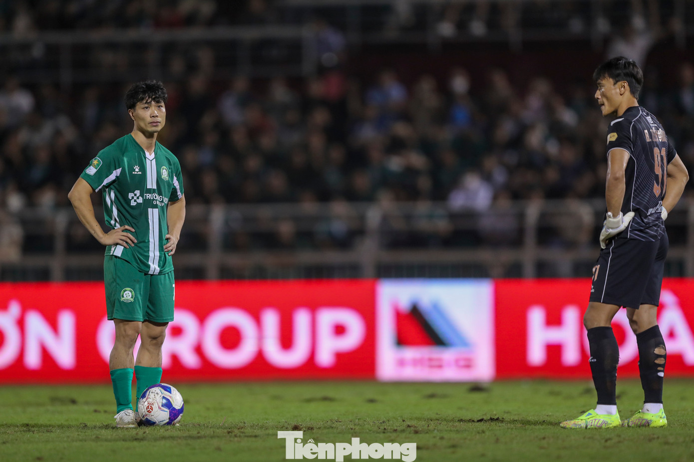 Tuy nhiên, tiền đạo số 70 lại mang đến nỗi thất vọng khi gần như mất hút trong suốt trận đấu. Đỉnh điểm chính là pha hỏng ăn trên chấm phạt đền của Công Phượng ở phút 76, nếu thành công pha này Bình Phước đã có thể gỡ hoà 1-1 và cục diện trận đấu có lẽ sẽ khác.