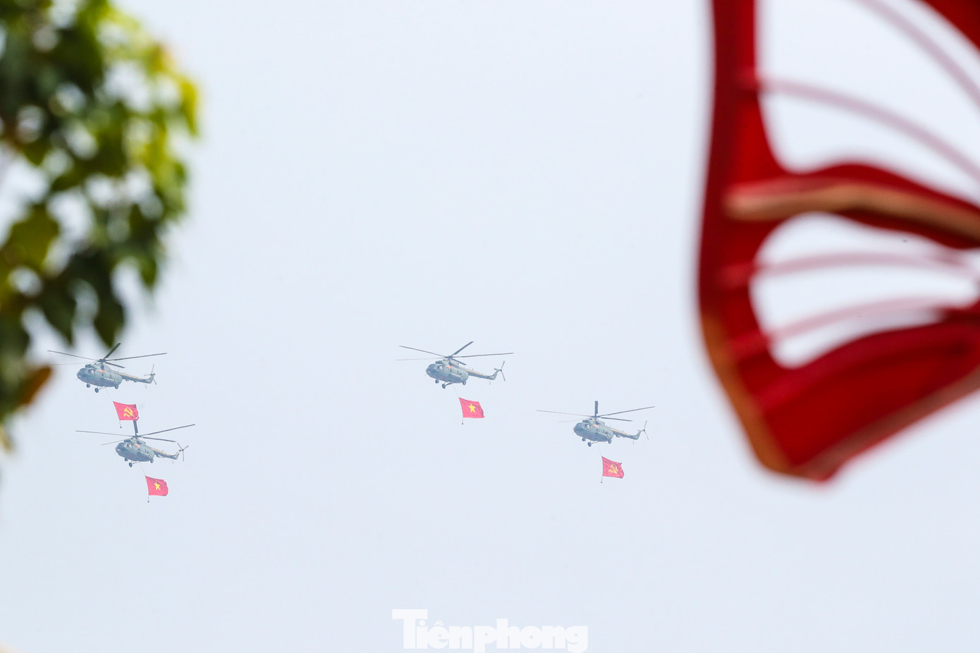Màn diễn tập là bước chuẩn bị quan trọng cho lễ kỷ niệm trọng đại sắp tới, hứa hẹn mang đến những hình ảnh đầy tự hào về sức mạnh và tinh thần của Không quân Việt Nam.