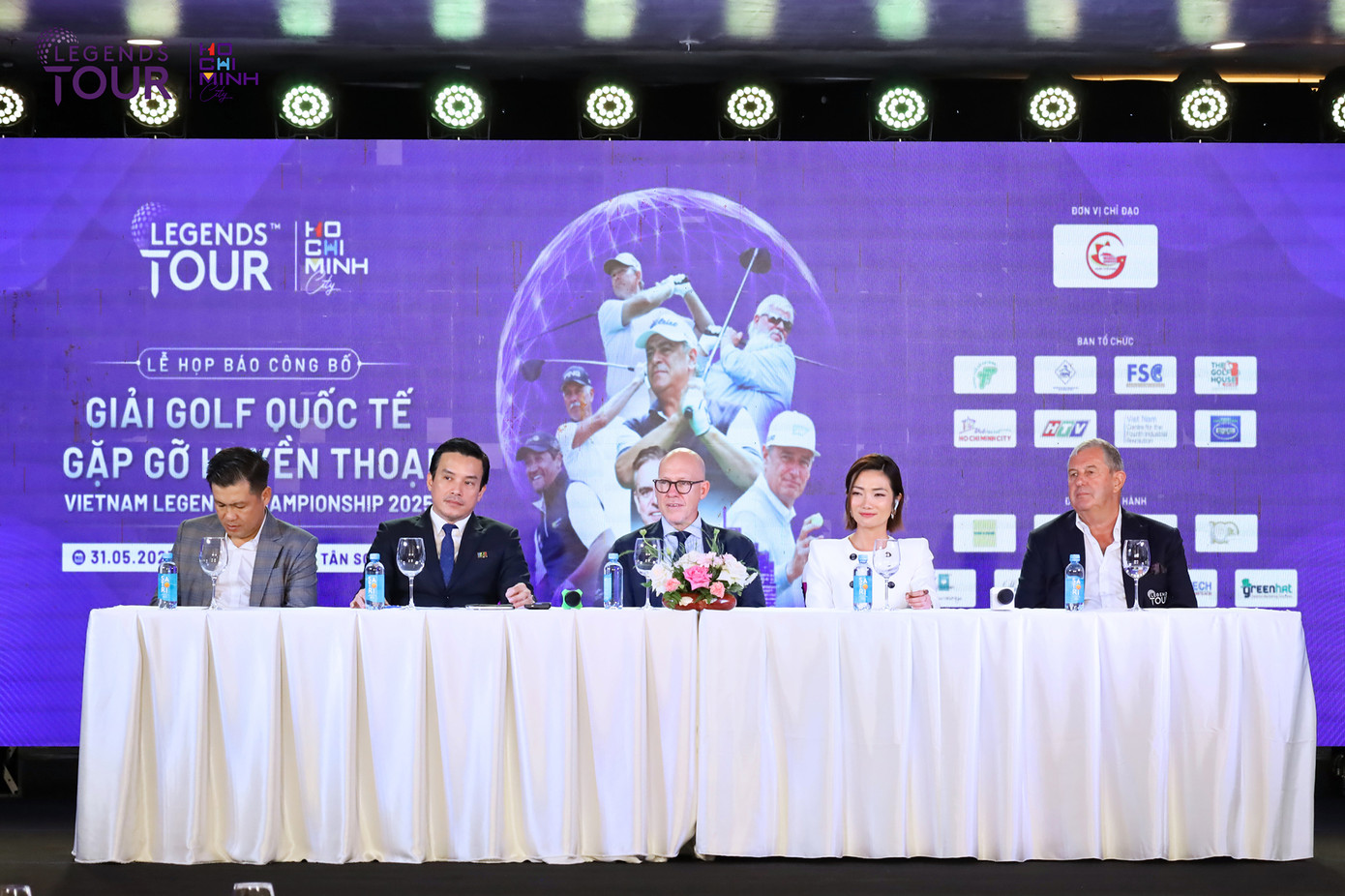 Ban tổ chức Vietnam Legends Championship 2025 trả lời câu hỏi của phóng viên. Ảnh: BTC