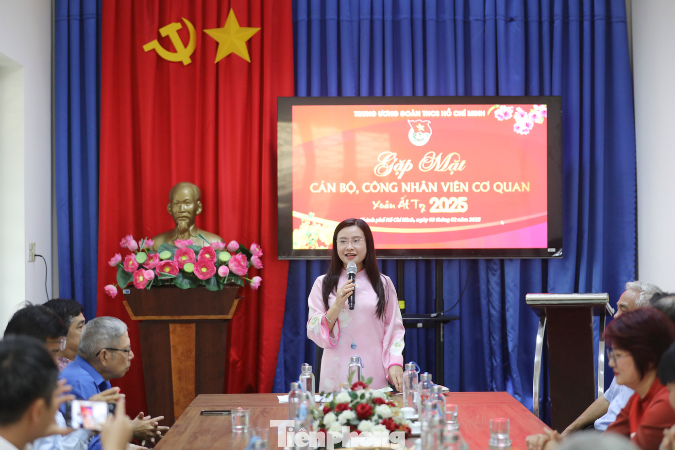 Bí thư T.Ư Đoàn Nguyễn Phạm Duy Trang gặp mặt đầu Xuân các đơn vị thuộc Trung ương Đoàn khu vực phía Nam. Ảnh: Duy Anh