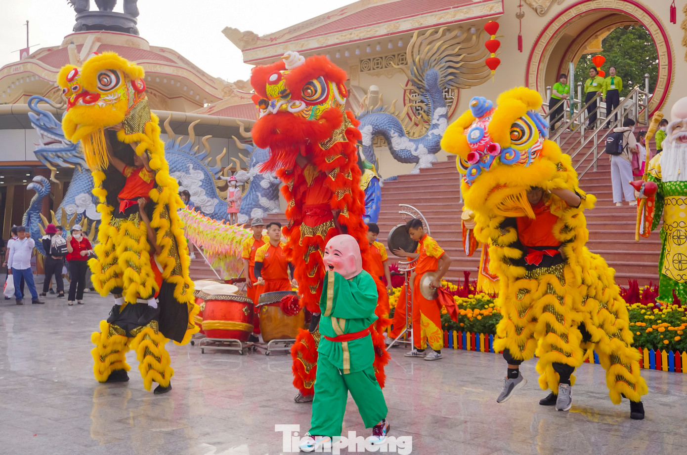 Chào Xuân Ất Tỵ 2025, Khu du lịch Văn hóa Suối Tiên khoác lên mình diện mạo mới tưng bừng chào đón du khách trong và ngoài nước đến trẩy hội mùa xuân.