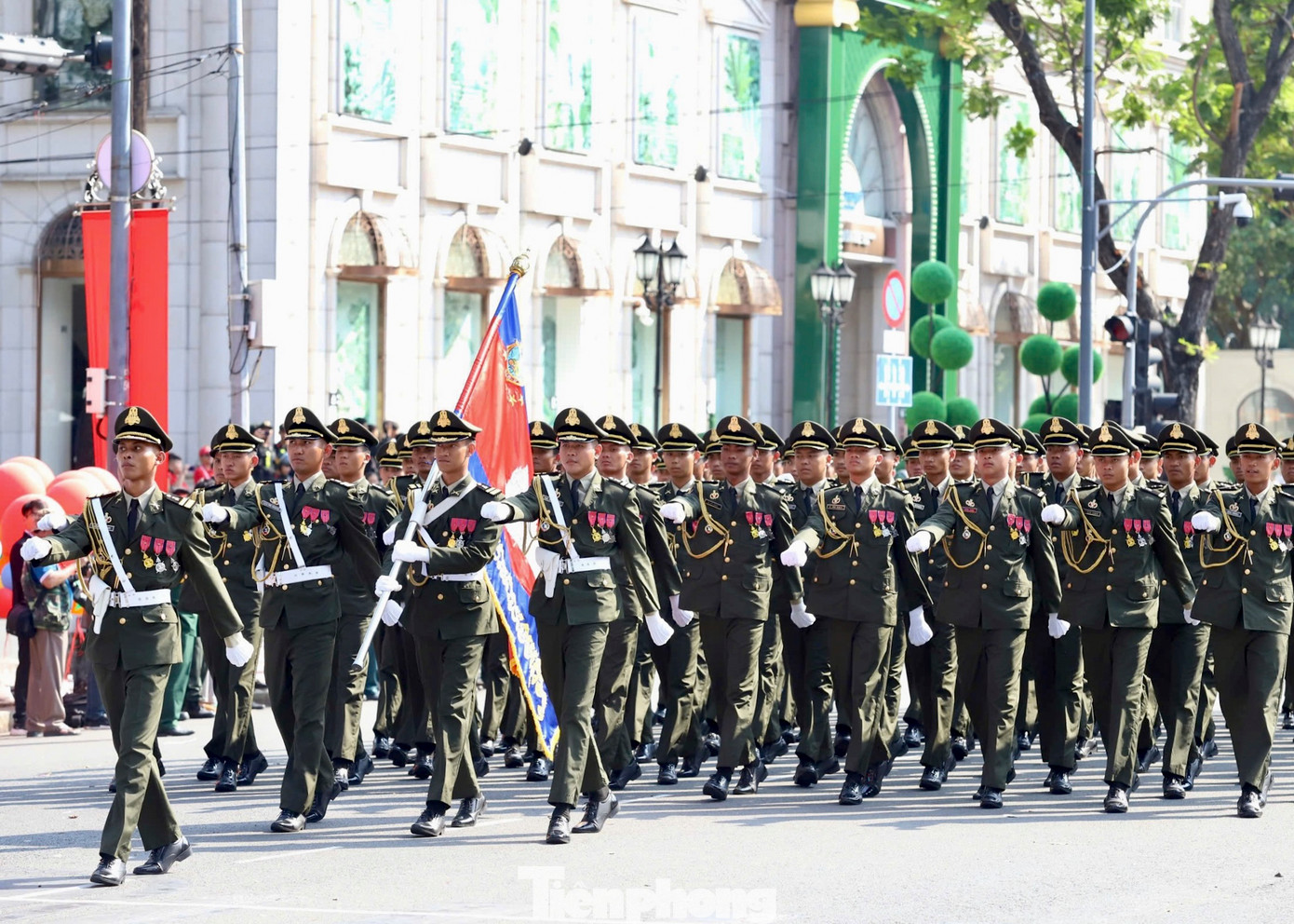 Khối diễu binh của các quân nhân Vương quốc Campuchia.