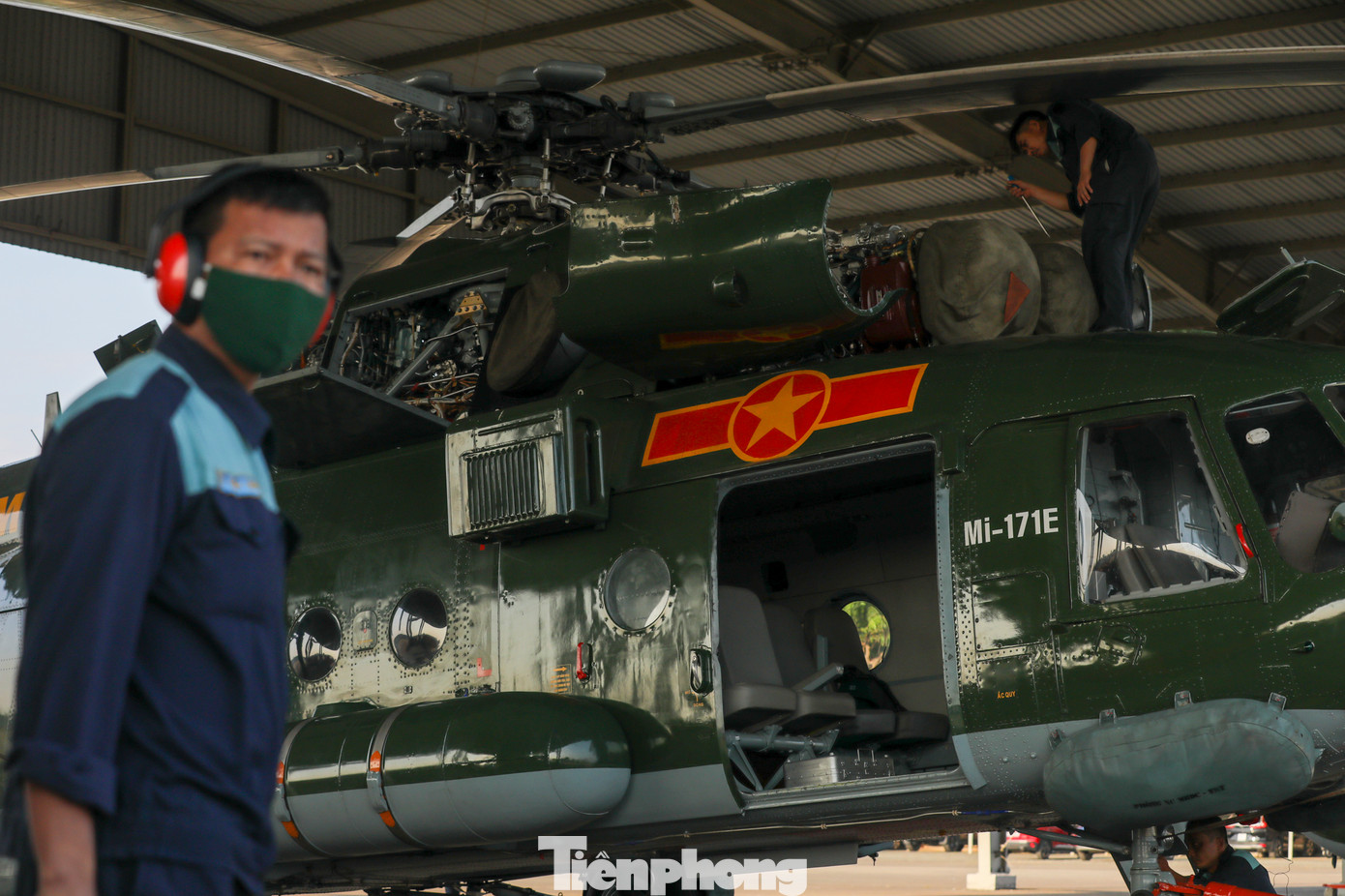 Để đảm bảo an toàn, Bộ Quốc phòng đã khảo sát, vẽ bản đồ vùng bay ở khu vực trung tâm TPHCM, hiệp đồng với hàng không dân dụng để thống nhất phương án bay, đường bay, đảm bảo an toàn tuyệt đối.