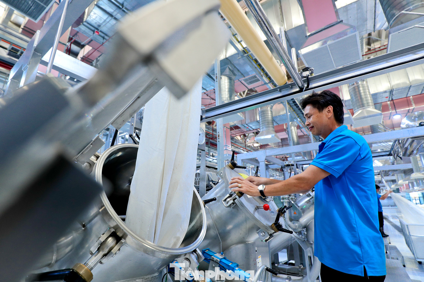 Đây là nhà máy hiện đại với quy mô đầu tư máy móc, trang thiết bị tiên tiến hàng đầu thế giới.