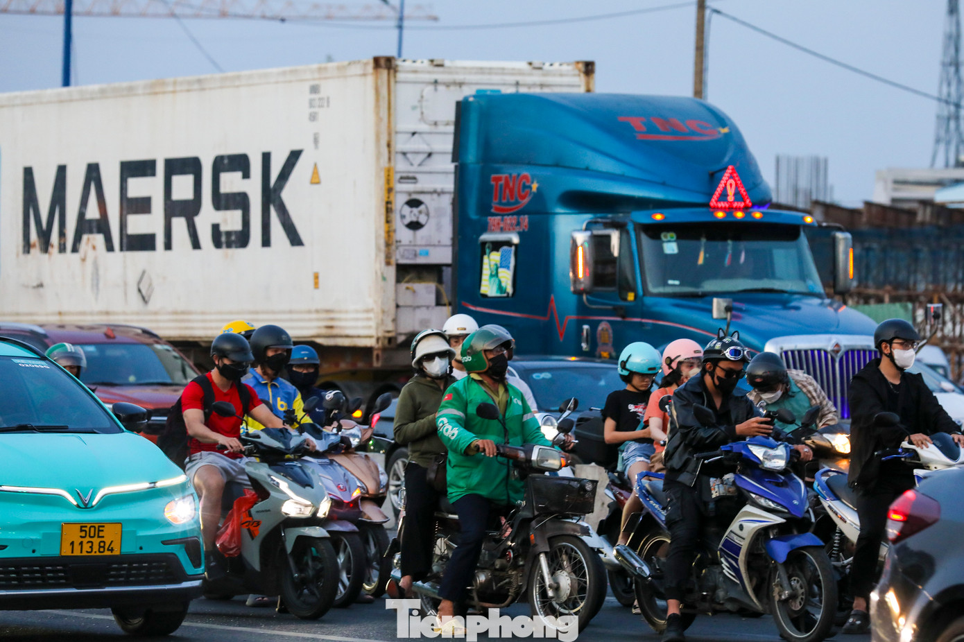 Lực lượng CSGT Cát Lái (Phòng CSGT Công an TPHCM - PC08) thường xuyên túc trực tại nút giao An Phú để phân luồng giao thông, đảm bảo người dân lưu thông dễ dàng.