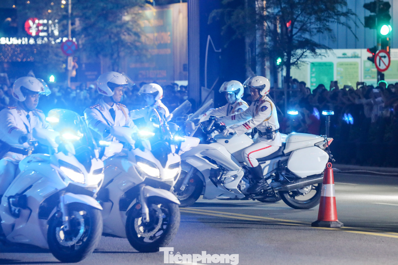 Đoàn mô tô chuyên dụng bảo vệ yếu nhân của lực lượng cảnh vệ.