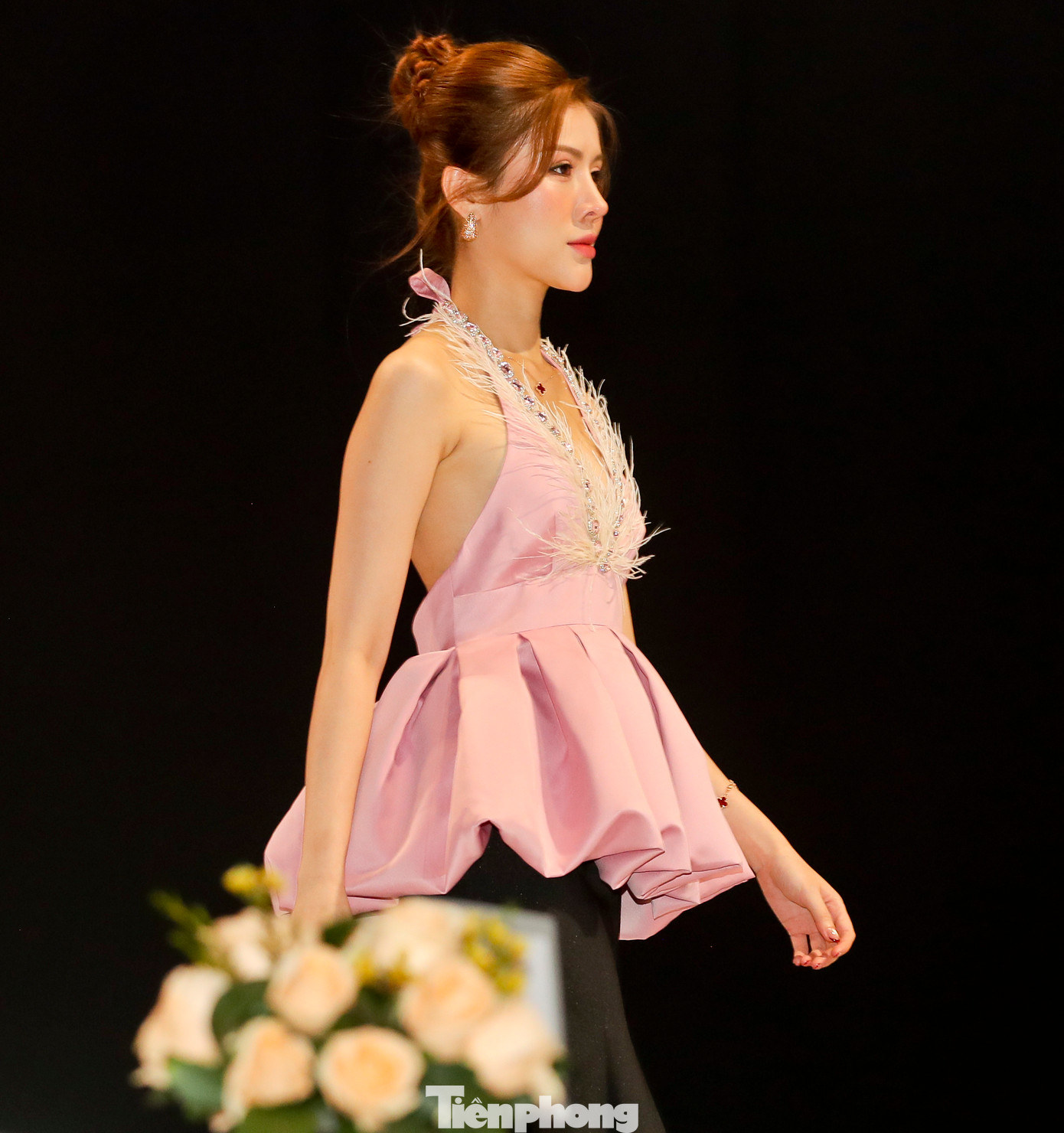 Sự kết hợp hoàn hảo của các màu pastel như hồng nhạt, xanh nhẹ, hay vàng nhạt có thể tạo nên vẻ nhẹ nhàng, dịu mắt, mang đến cảm giác tươi mới như làn gió mùa xuân.