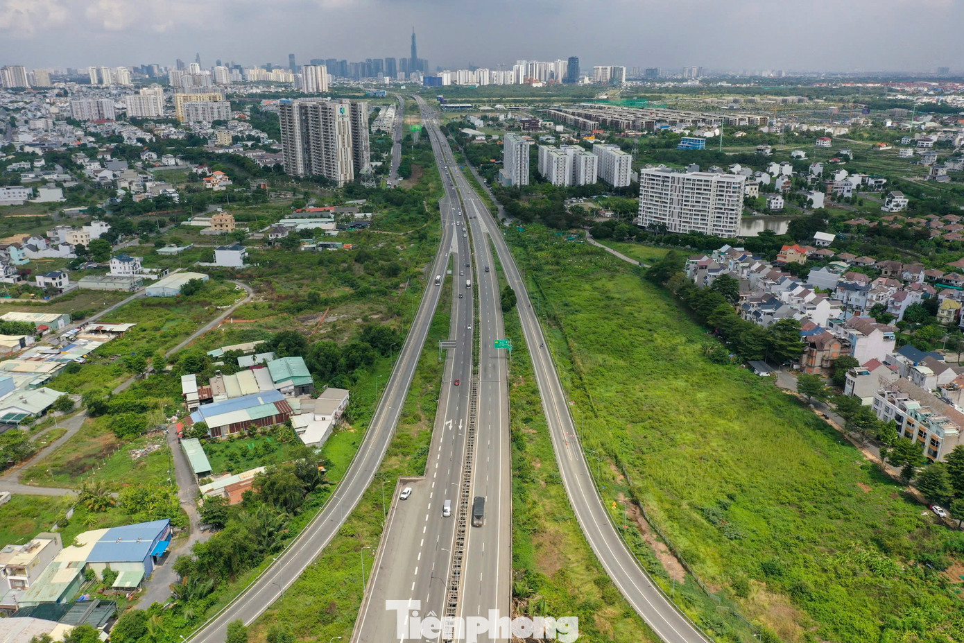 Dự án mở rộng tuyến đường nối cao tốc TP.HCM - Long Thành - Dầu Giây đoạn từ nút giao thông An Phú đến đường vành đai 2 (TP Thủ Đức) có tổng chiều dài 3,2km với tổng mức đầu tư hơn 915 tỉ đồng, được đầu tư từ vốn ngân sách TP.