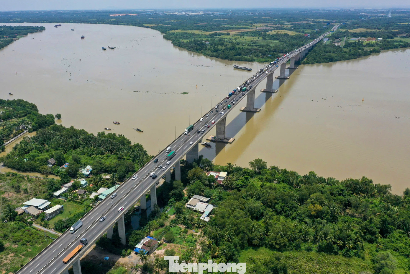 Cầu Long Thành cần xây dựng một đơn nguyên cầu mới quy mô 5 làn xe hoàn chỉnh, thời gian thi công 20 tháng, cơ bản hoàn thành các hạng mục kết cấu chính của cầu trong năm 2026 và hoàn thành đưa vào sử dụng tháng 6/2027.