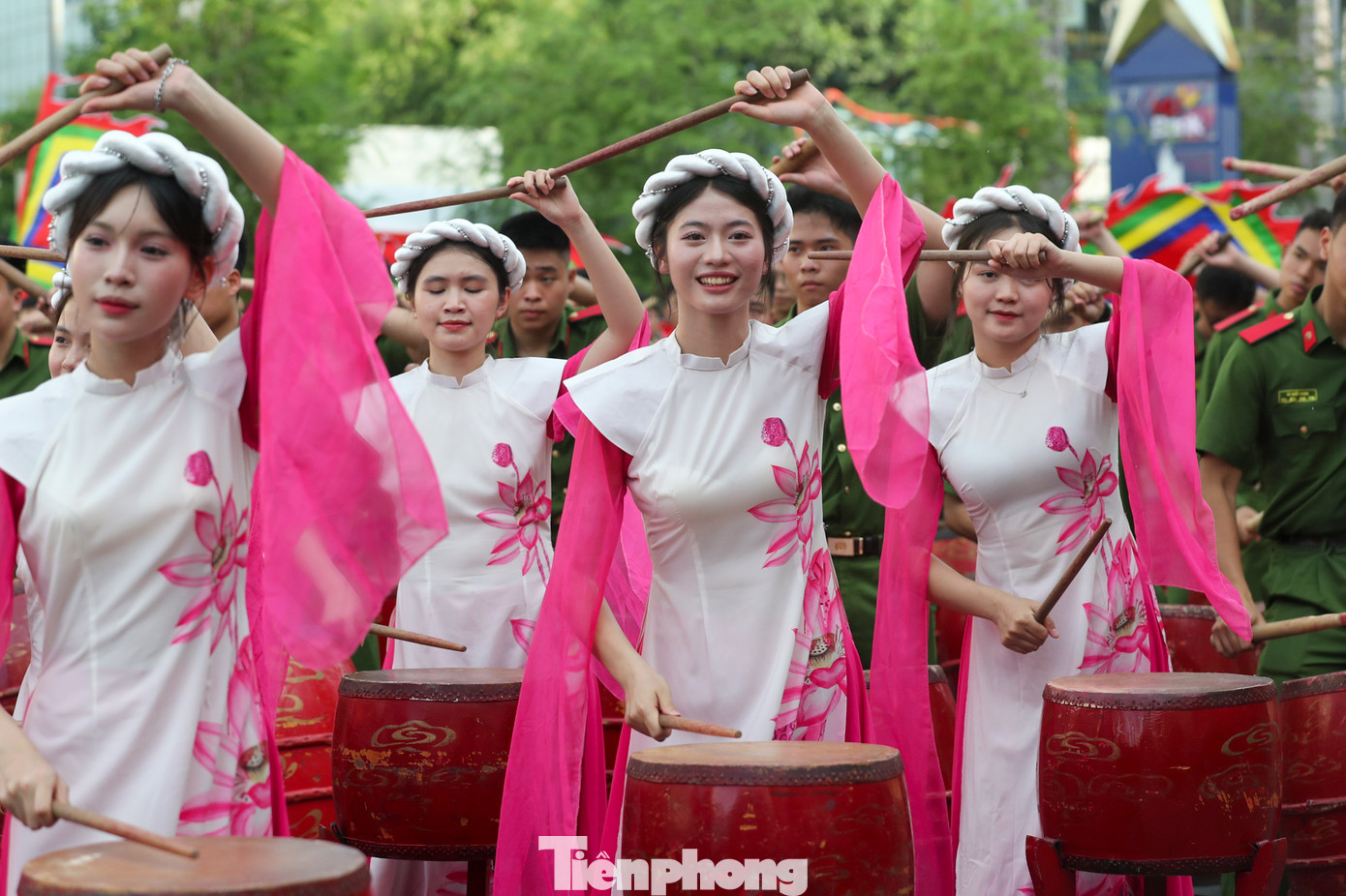 Từ 14h đến 20h ngày 6, 7/6 sẽ diễn ra hoạt động biểu diễn đồng diễn các lực lượng Công an nhân dân. Từ 20h đến 21h30 cùng ngày sẽ diễn ra chương trình biểu diễn ca nhạc đường phố, biểu diễn dân vũ. Ảnh: Duy Anh.