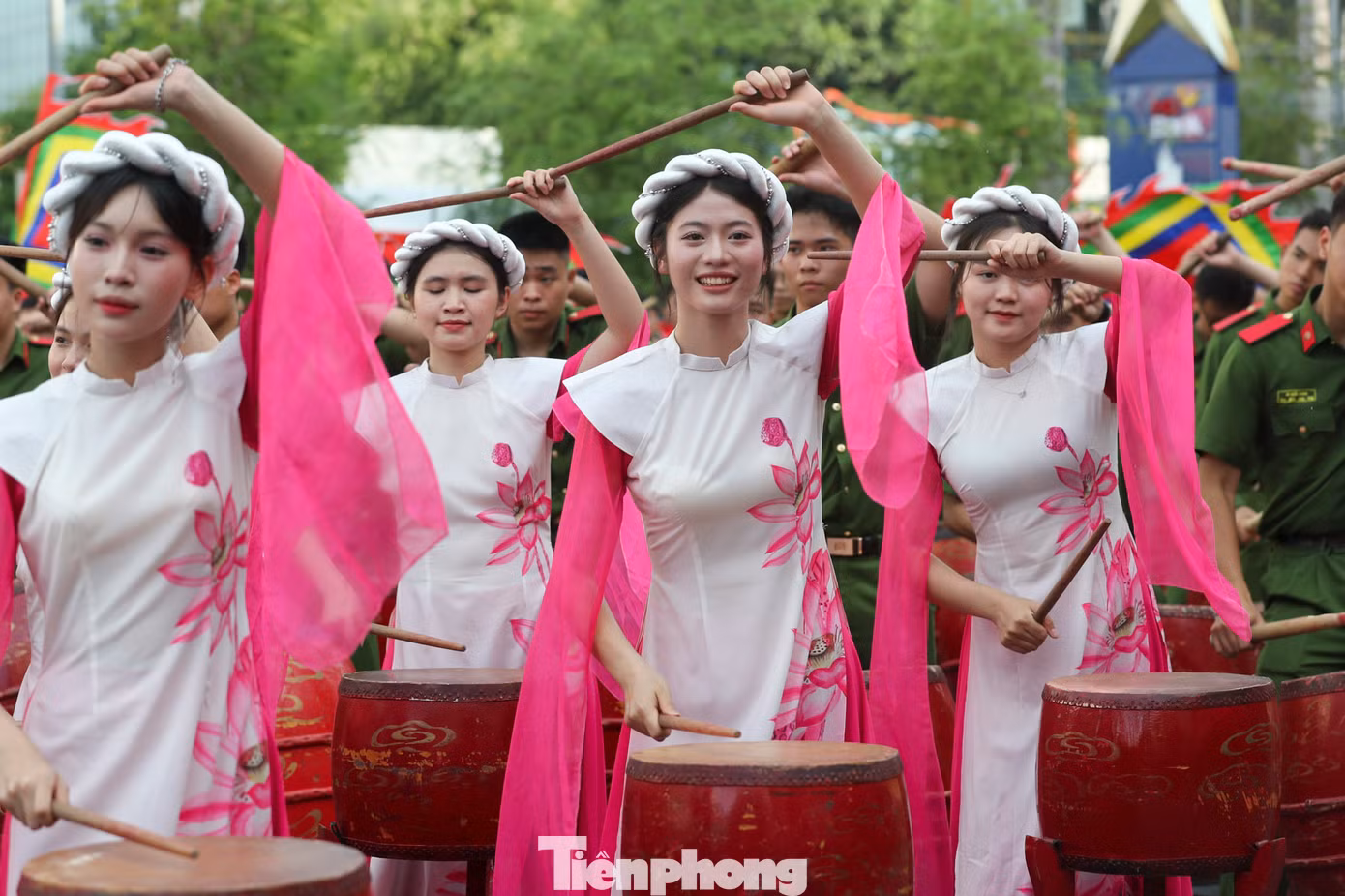 Từ 14h đến 20h ngày 6, 7/6 sẽ diễn ra hoạt động biểu diễn đồng diễn các lực lượng Công an nhân dân. Từ 20h đến 21h30 cùng ngày sẽ diễn ra chương trình biểu diễn ca nhạc đường phố, biểu diễn dân vũ. Ảnh: Duy Anh.