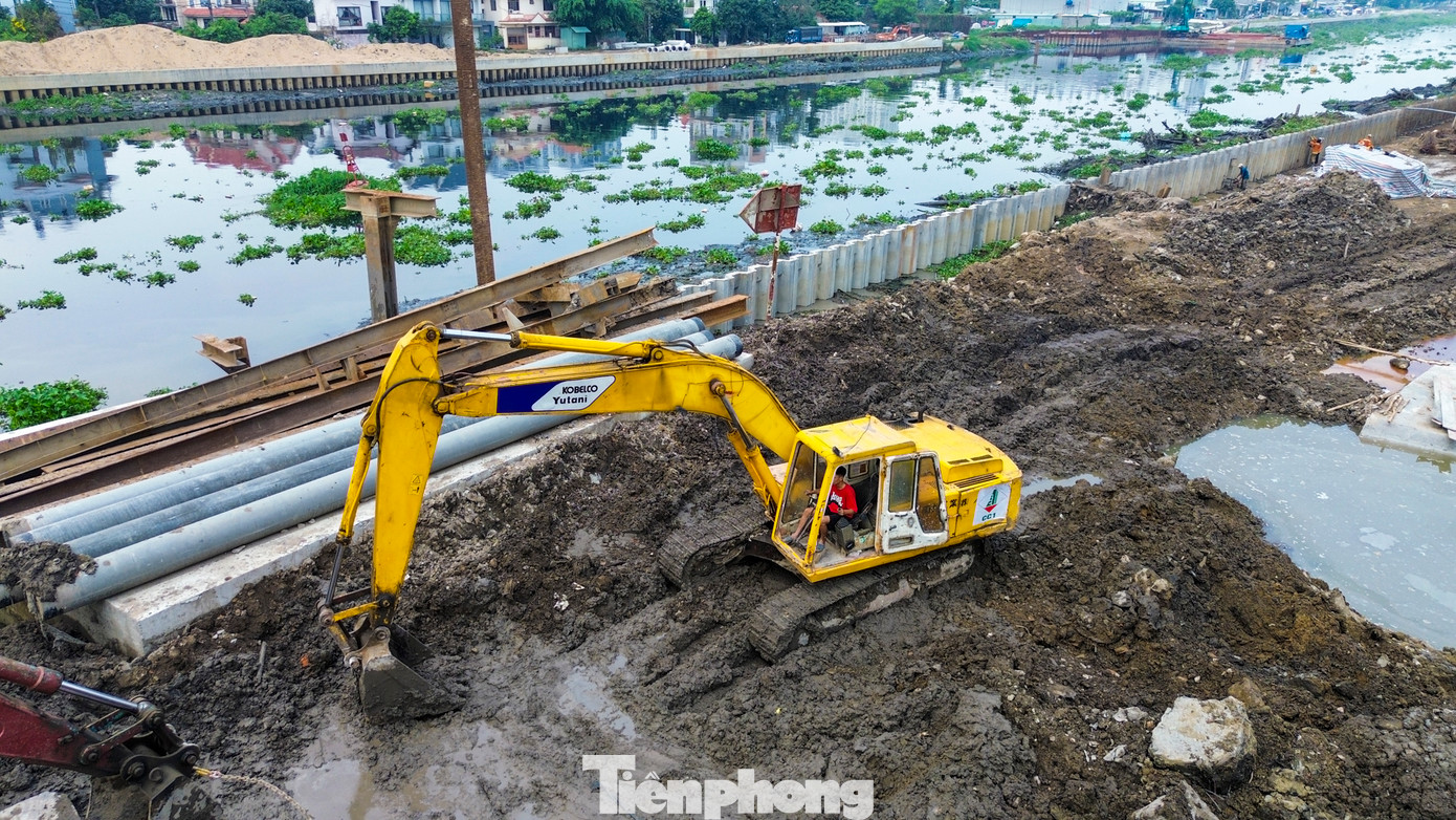 Ban đầu, tổng mức đầu tư dự án là 8.200 tỷ đồng, sau đó được điều chỉnh lên hơn 9.000 tỷ đồng. Theo kế hoạch, dự án dự kiến hoàn thành vào cuối năm 2025.