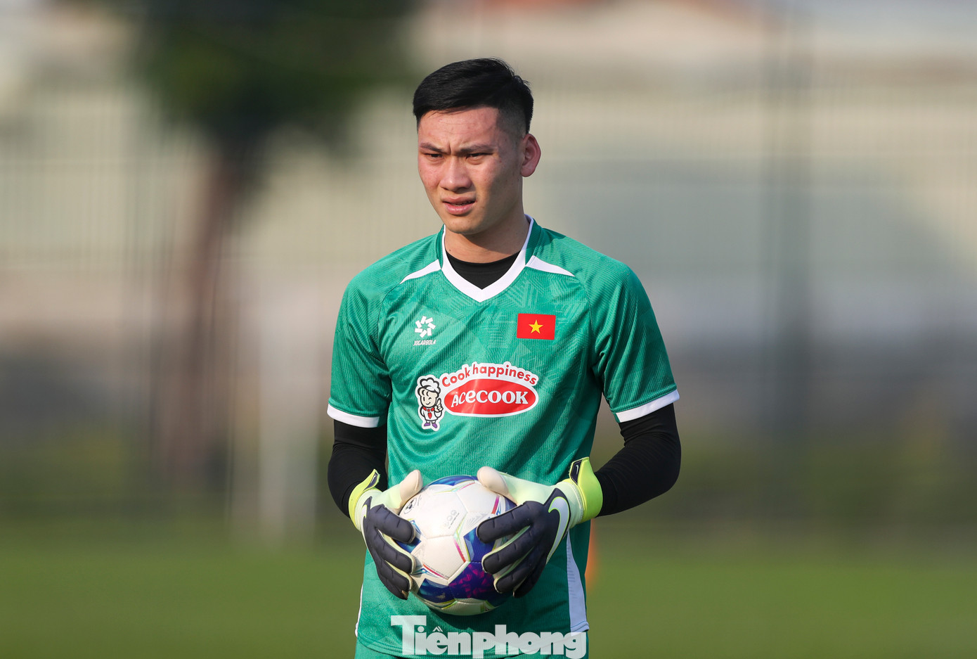 Vị trí thủ môn của tuyển Việt Nam ngày hôm nay cũng có thêm nhân tố mới là thủ thành Trịnh Xuân Hoàng của CLB Thanh Hoá. Vị trí thủ môn của tuyển Việt Nam ngày hôm nay cũng có thêm nhân tố mới là thủ thành Trịnh Xuân Hoàng của CLB Thanh Hoá.