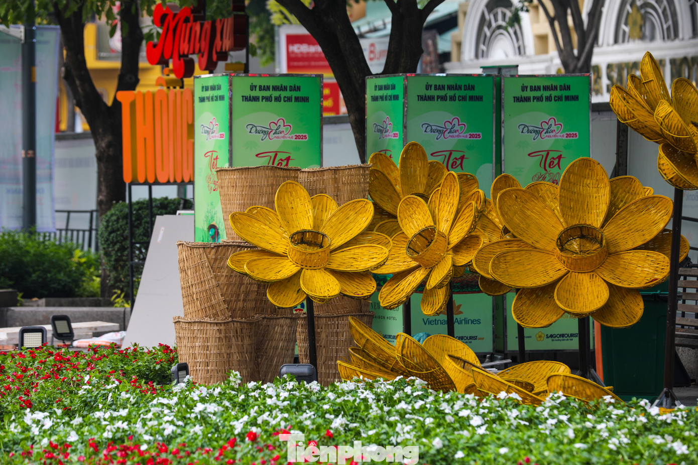 Năm nay, đường hoa Nguyễn Huệ tết 2025 bước sang tuổi 22, được xem như biểu trưng văn hóa ngày Tết ở TPHCM.