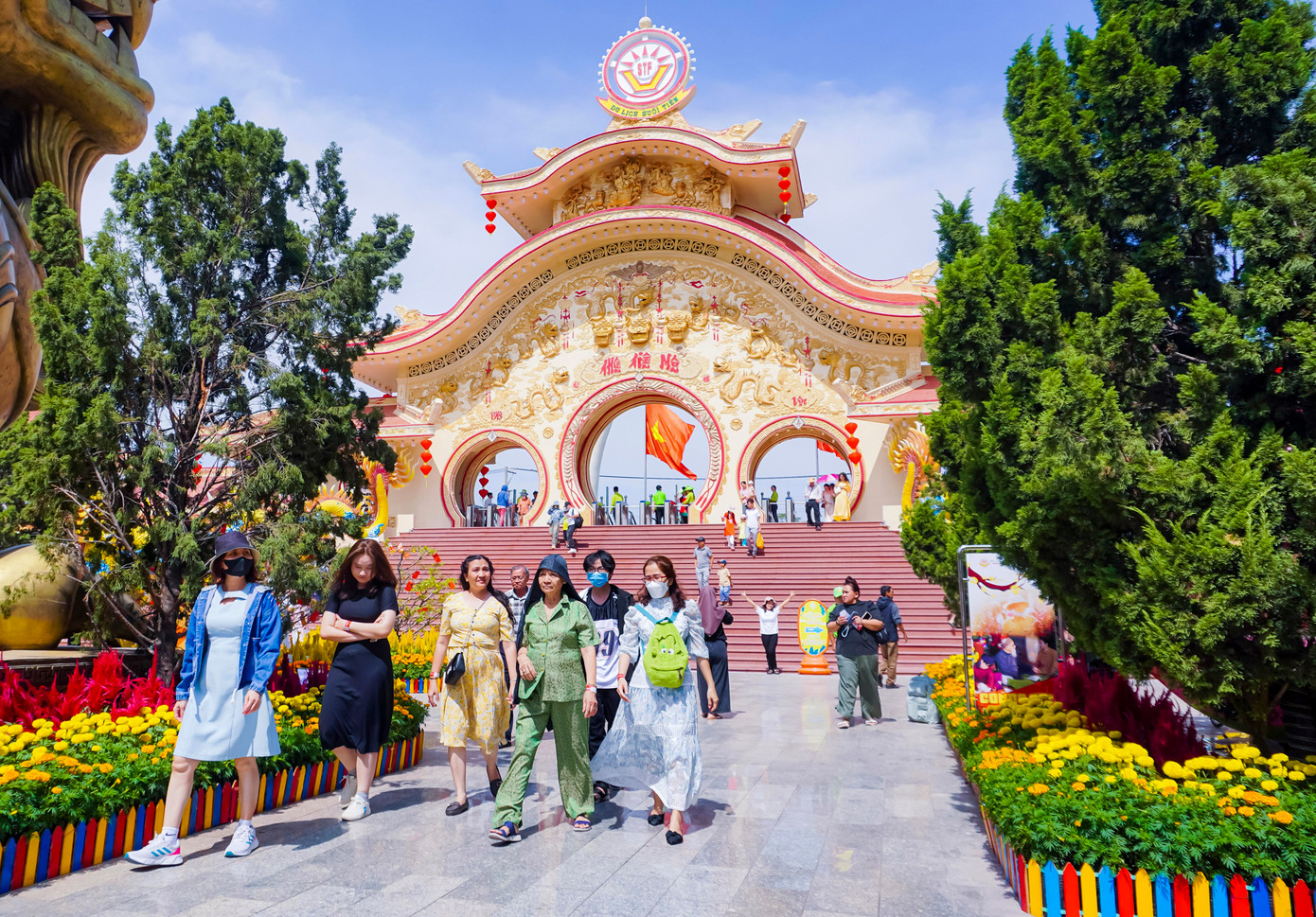 Những ngày đầu kỳ nghỉ Tết Ất Tỵ, Suối Tiên đón lượng lớn du khách tham quan. Những ngày đầu kỳ nghỉ Tết Ất Tỵ, Suối Tiên đón lượng lớn du khách tham quan.