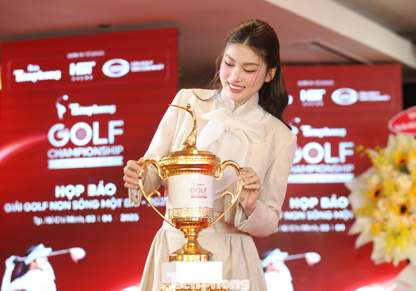 Đại sứ Thanh Thủy, Phương Anh, Ngọc Thảo thu hút mọi ánh nhìn tại họp báo Tiền Phong Golf Championship.