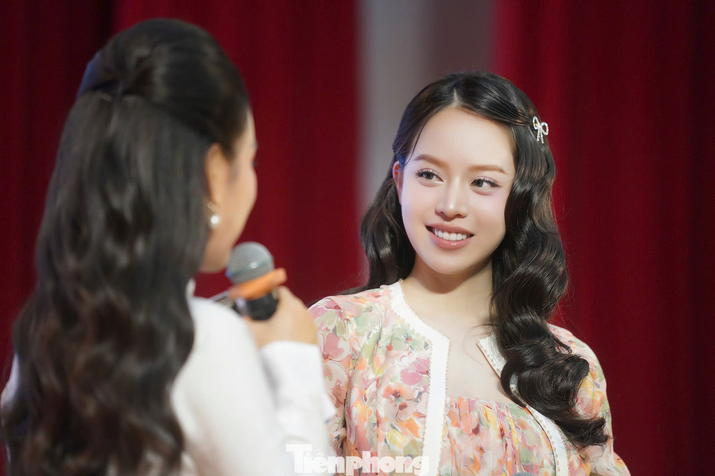 Trong phần giao lưu với các thủ khoa, Hoa hậu Thanh Thủy nói cô vinh dự khi diện kiến thủ khoa, á khoa từ các đại học. ''Đến với chương trình Nâng bước Thủ khoa, tôi thấy mình nhỏ bé. Tôi khâm phục vì các bạn cố gắng vượt qua hoàn cảnh, nuôi hoài bão và có ý thức cống hiến cho xã hội. Tôi muốn đồng hành cùng các bạn ở đây để tạo ra nhiều giá trị cho xã hội''.