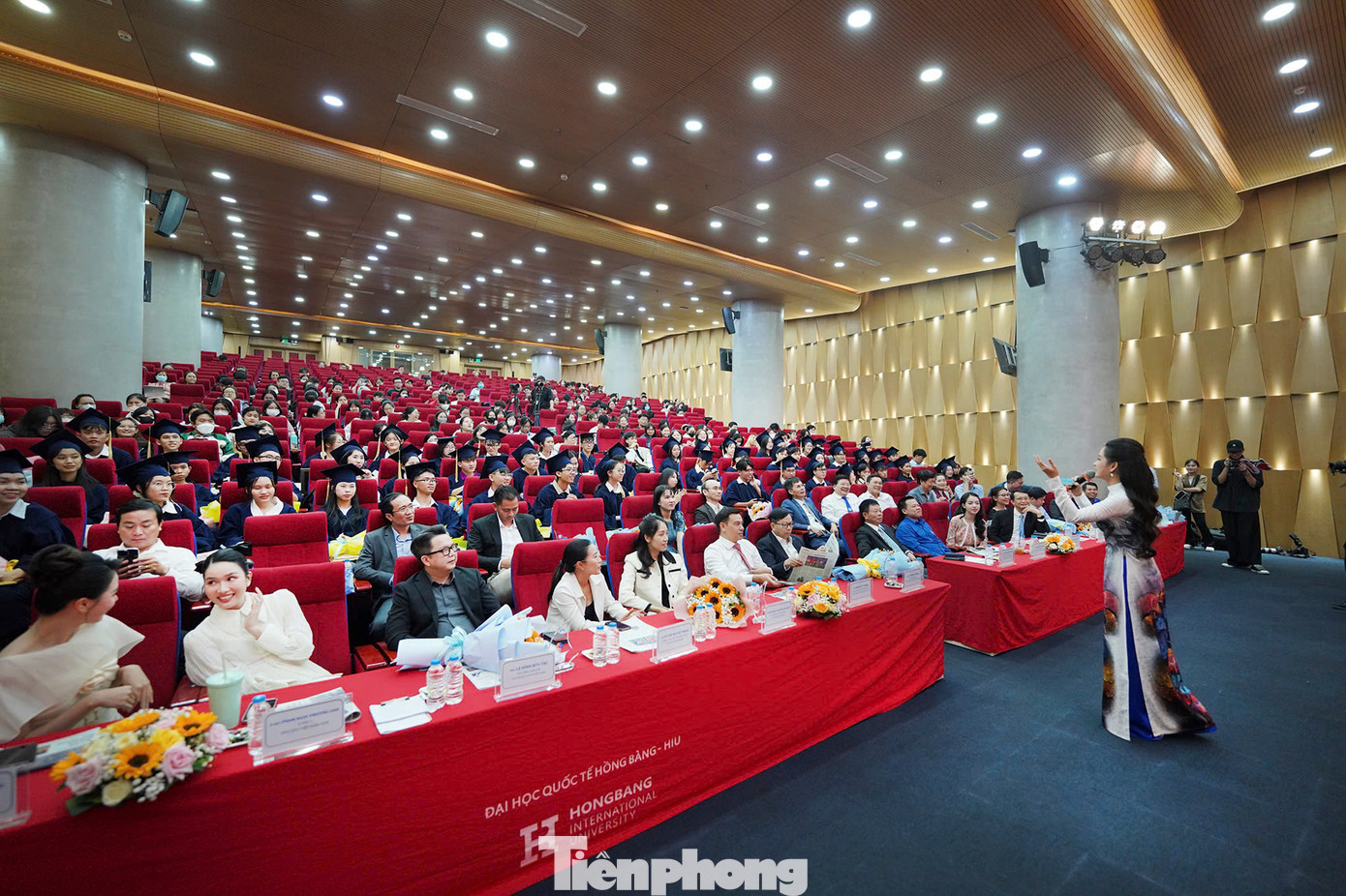 Năm nay, ban tổ chức nhận được hơn 350 hồ sơ của sinh viên gửi đến chương trình. Phần lớn hồ sơ do các đại học, học viện trên cả nước giới thiệu. Sau quá trình sàng lọc khắt khe, ban tổ chức đã chọn ra 30 sinh viên khu vực phía Bắc và 65 sinh viên khu vực phía Nam để trao học bổng.