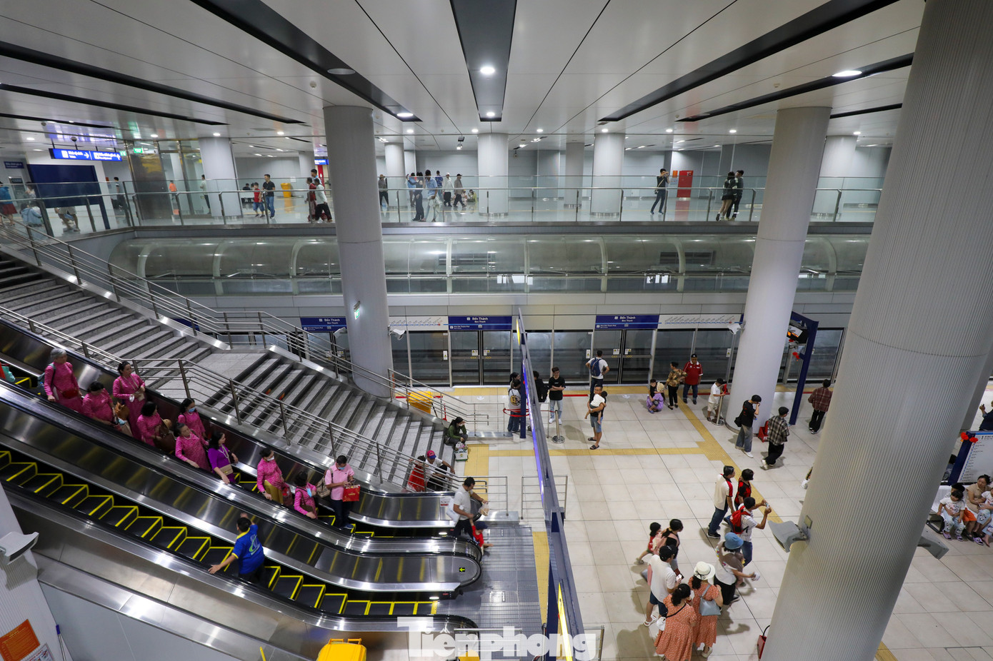 Nhà ga không xảy ra cảnh &apos;biển người&apos; xếp hàng nối dài, chen chúc đi tàu.