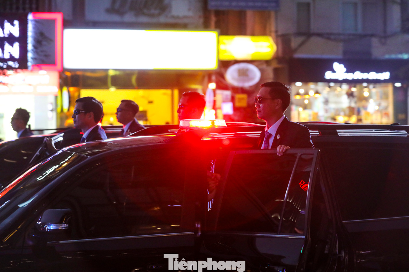 Đội cảnh vệ đặc nhiệm chống khủng bố với trang bị hiện đại.