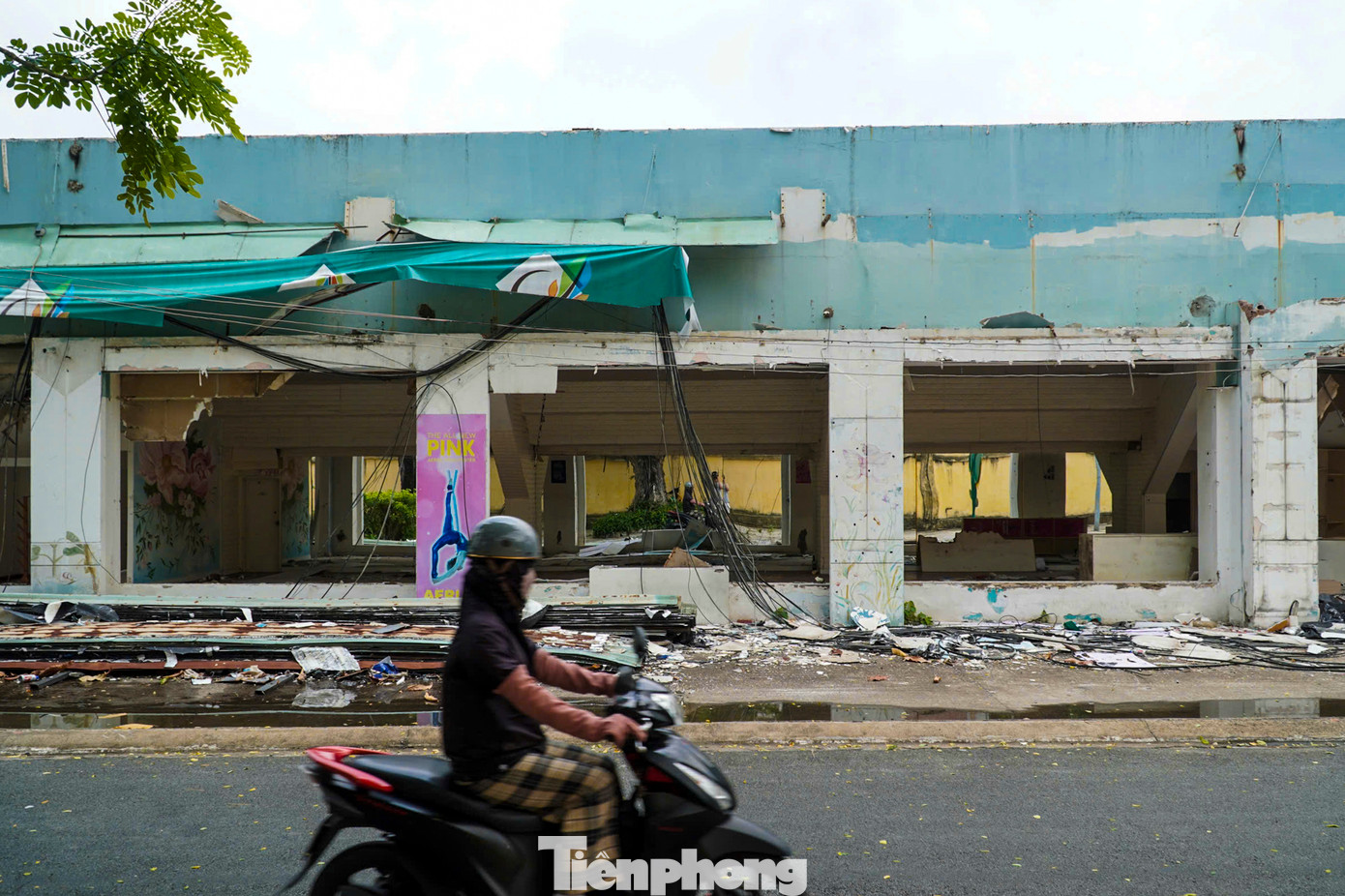 Trên các nền tảng mạng xã hội, khán giả cũng bày tỏ sự tiếc nuối khi sân khấu Lan Anh dừng hoạt động.