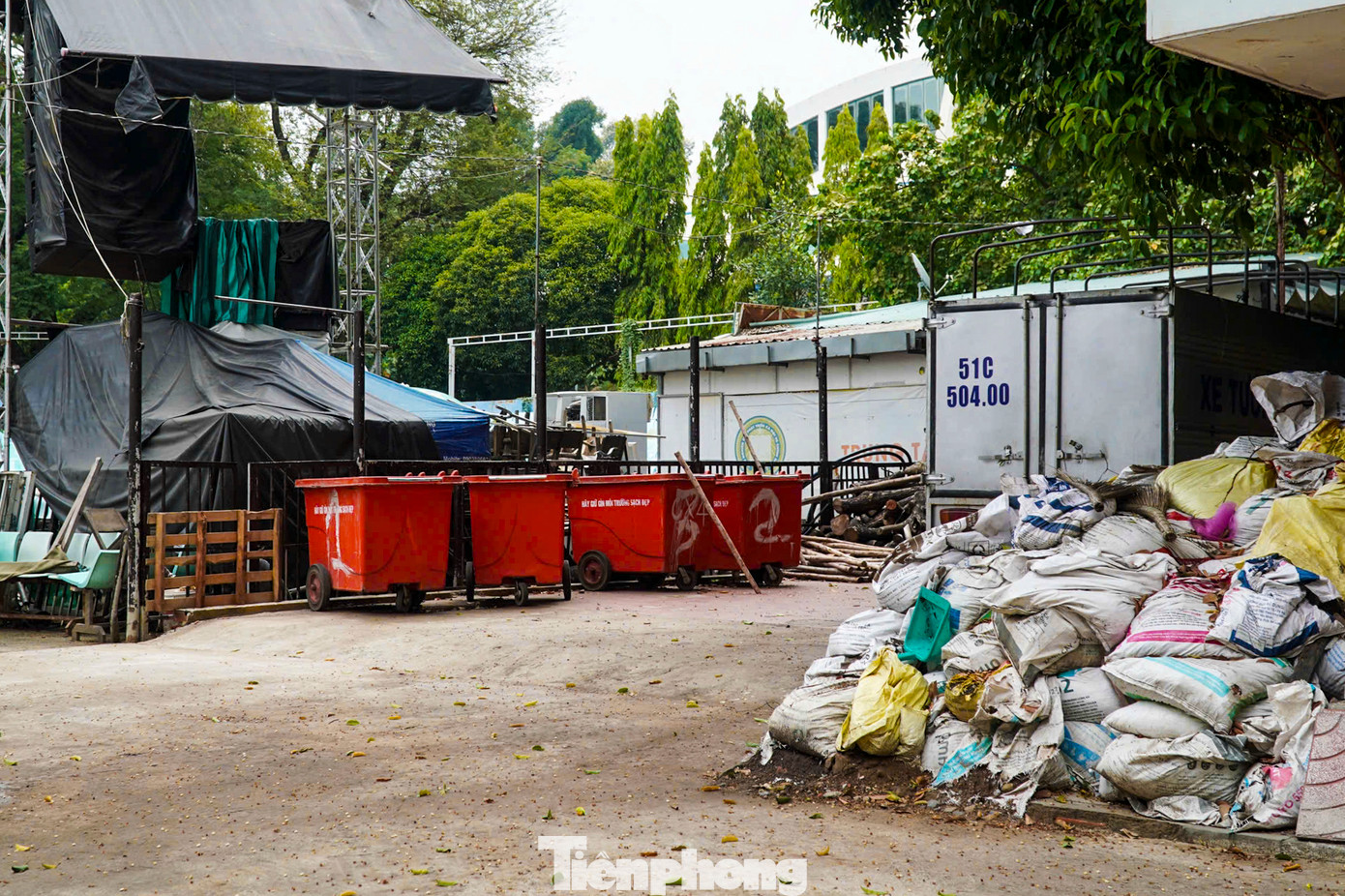 Nhiều năm qua, điểm diễn này dần vắng bóng khán giả, chỉ xôm tụ ở một số dịp lễ Tết.