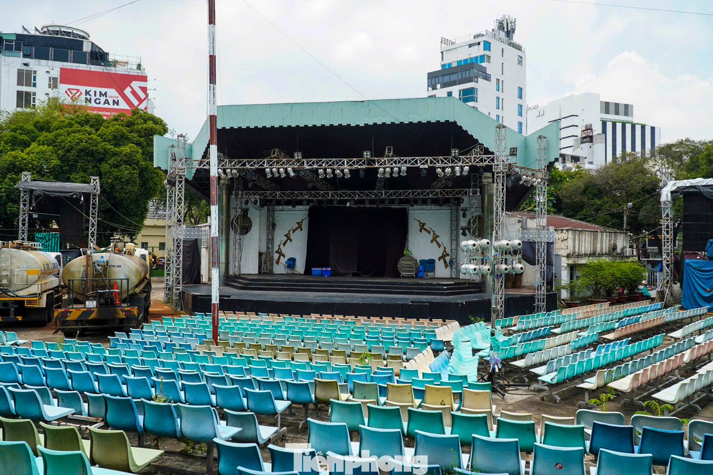 Sau hơn 30 năm hoạt động, sân khấu Trống Đồng đã không còn sáng đèn từ năm 2024 đến nay. Thành lập vào tháng 6/1989, Trống Đồng là một trong hai sân khấu ngoài trời lớn của thành phố với sức chứa khoảng 4.000 chỗ ngồi.