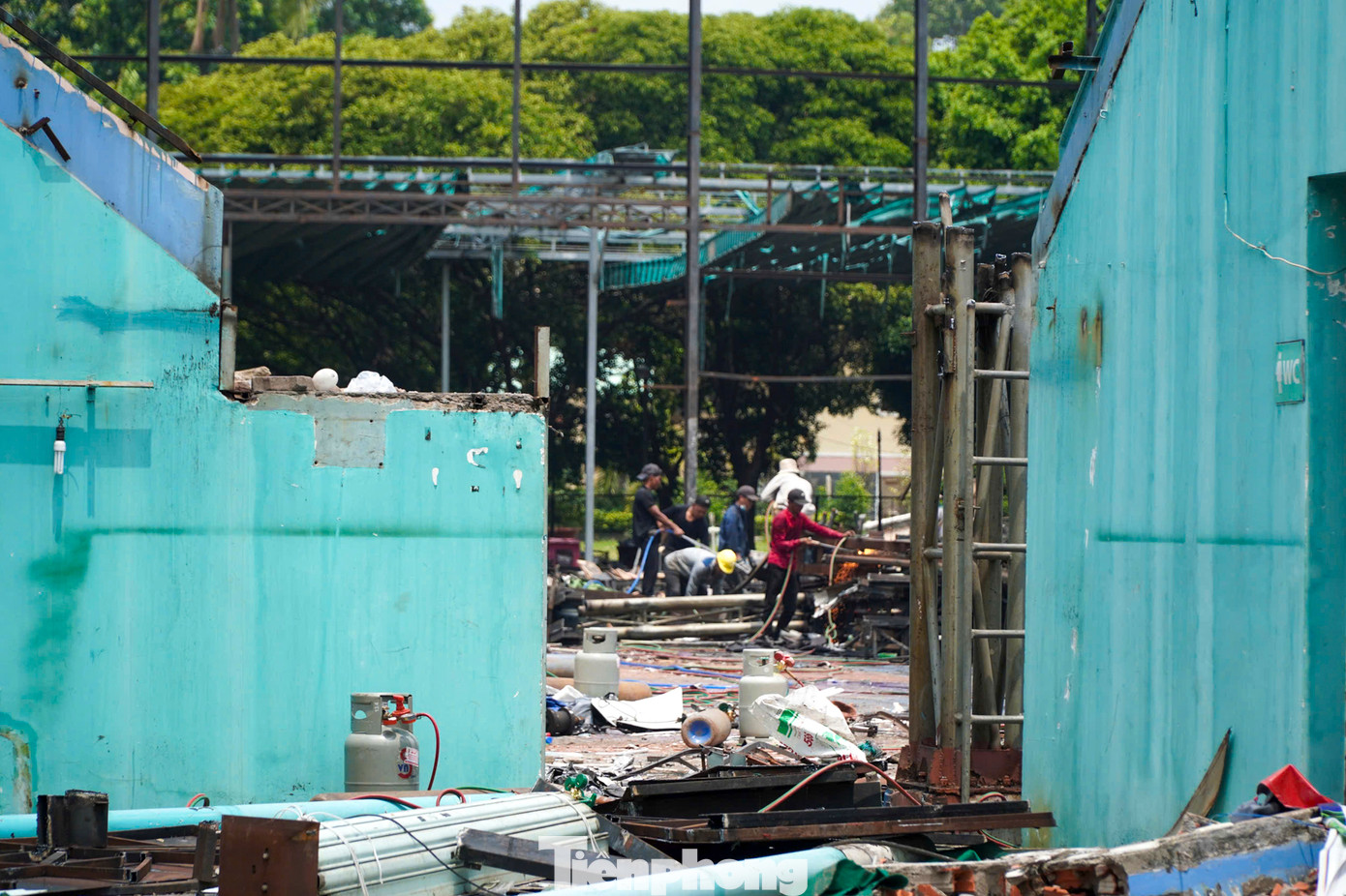 Một sân khấu khác cùng nằm trên trục đường Cách Mạng Tháng Tám (TPHCM) là Lan Anh cũng thông báo dừng hoạt động sau 30 năm.