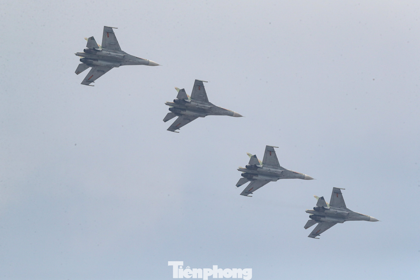 Đây là lần đầu chiến đấu cơ thả bẫy nhiệt để chuẩn bị cho màn bay trình diễn dịp lễ 30/4.