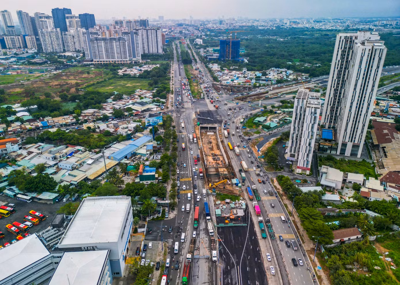 Việc hầm chui thông xe giúp giảm tải giao thông cho khu vực An Phú. Khi khai thác các phương tiện có thể đi từ hầm Thủ Thiêm qua Mai Chí Thọ đến cao tốc TPHCM - Long Thành - Dầu Giây mà không phải dừng chờ đèn đỏ tại giao lộ An Phú.