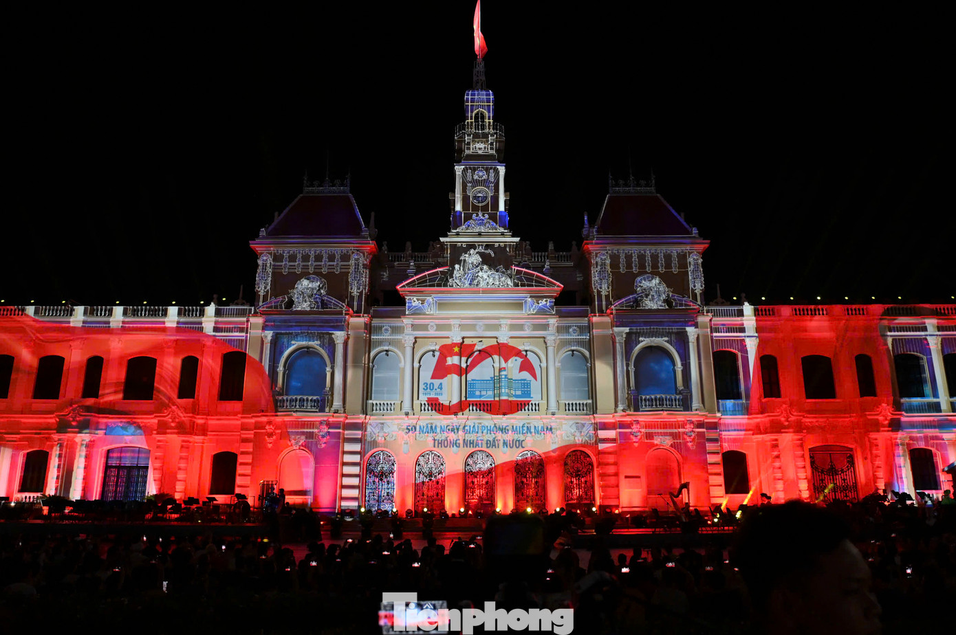 Trong khuôn khổ lễ kỷ niệm 50 năm đất nước thống nhất, tối 26/4 diễn ra nhiều hoạt động như bắn pháo hoa tầm cao, trình diễn drone và trình diễn 3D Mapping.