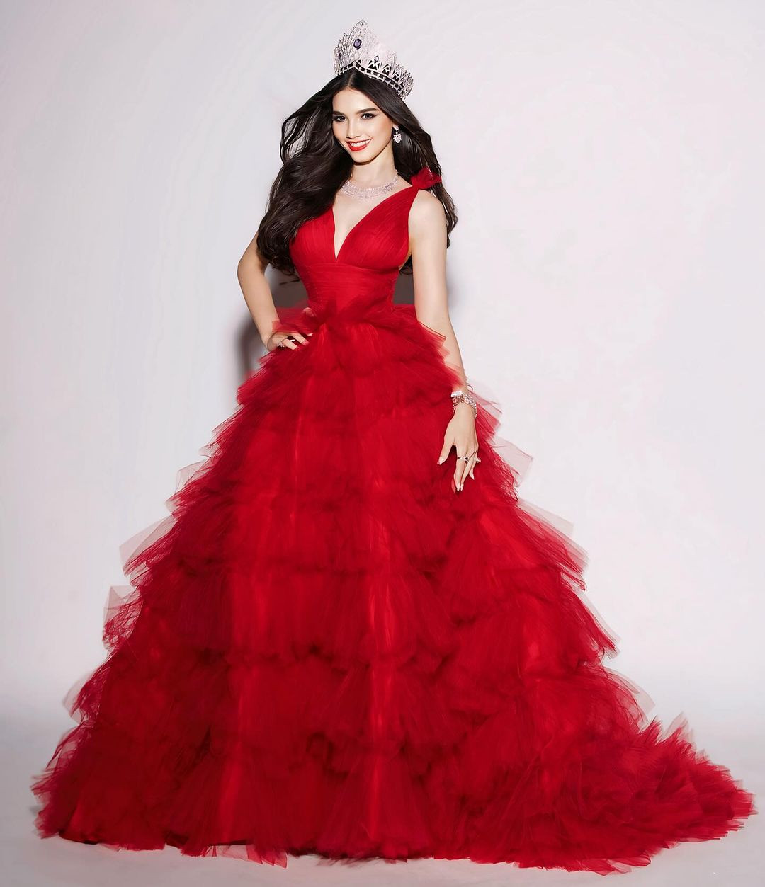 Năm 2020, cô từng đăng quang ngôi vị Hoa hậu Hoàn vũ Lào và giành quyền đại diện quốc gia tham dự Miss Universe 2020.