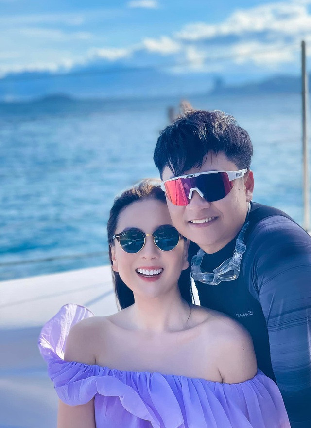 Trong một lần chia sẻ về mẹ chồng, cô nói: "Ngọc thấy mẹ chồng mình quá tuyệt rồi, không có bộ phim nào có thể tả về mẹ chồng của tôi nên Ngọc nghĩ không cần xem phim".