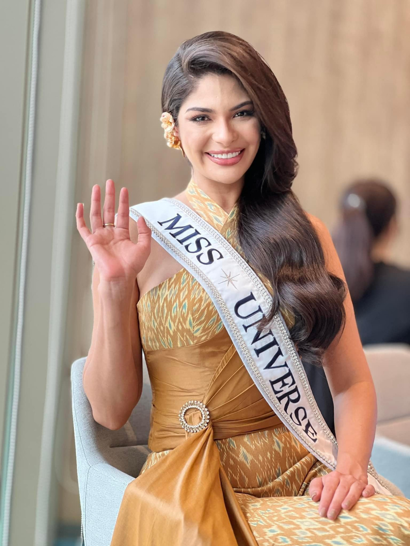 Sheynnis Palacios bị chê bai khi sử dụng tóc giả.